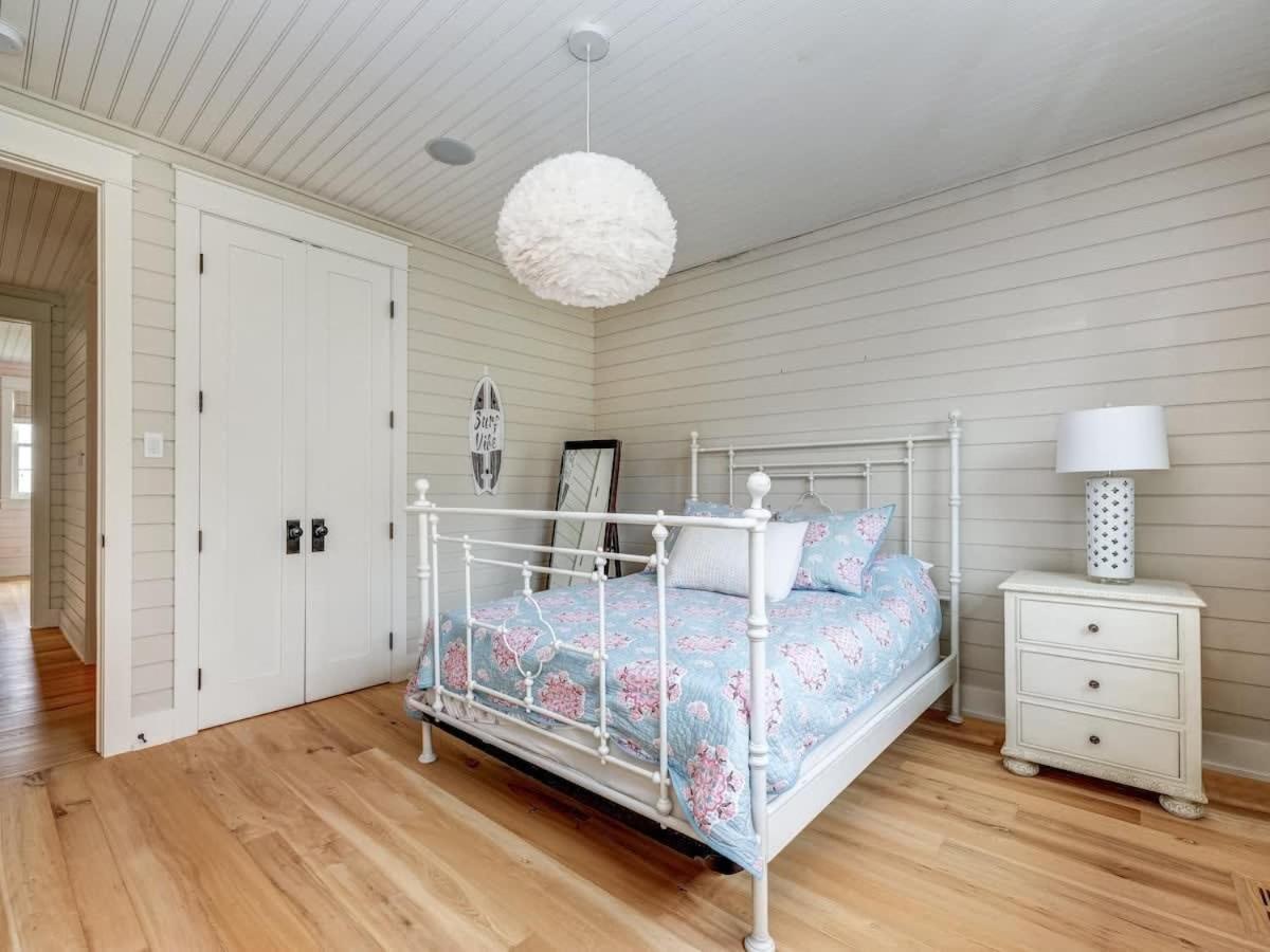 Exclusive Waterfront Getaway with Beach & Bunkie