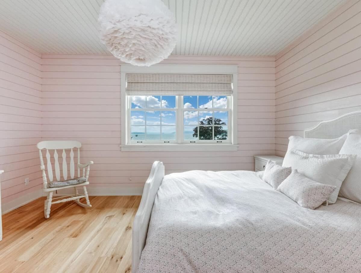 Exclusive Waterfront Getaway with Beach & Bunkie