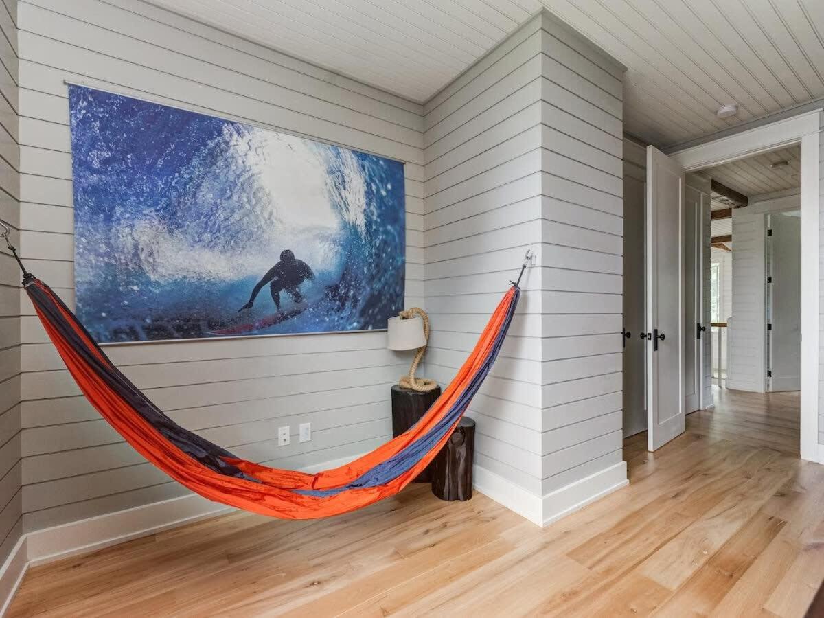 Exclusive Waterfront Getaway with Beach & Bunkie