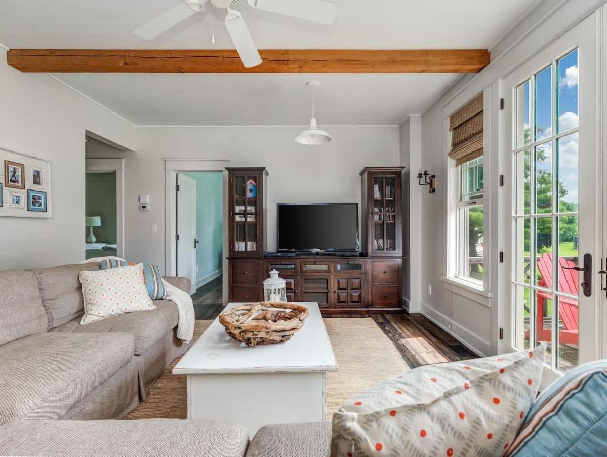 Exclusive Waterfront Getaway with Beach & Bunkie