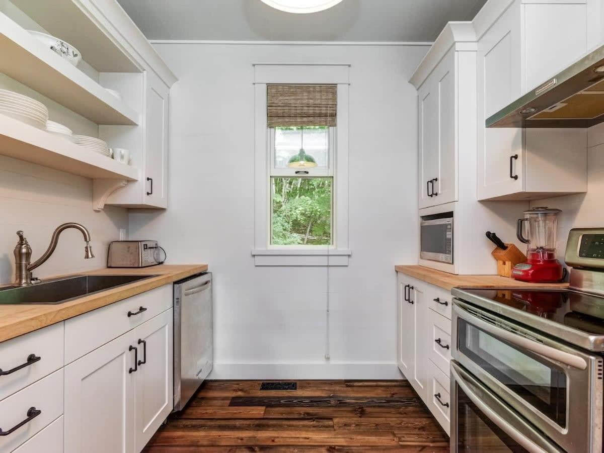 Exclusive Waterfront Getaway with Beach & Bunkie
