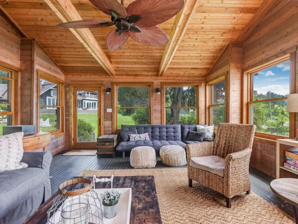 Exclusive Waterfront Getaway with Beach & Bunkie