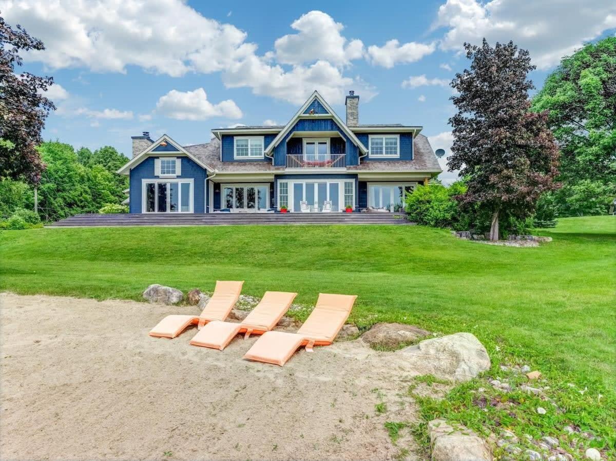 Exclusive Waterfront Getaway with Beach & Bunkie