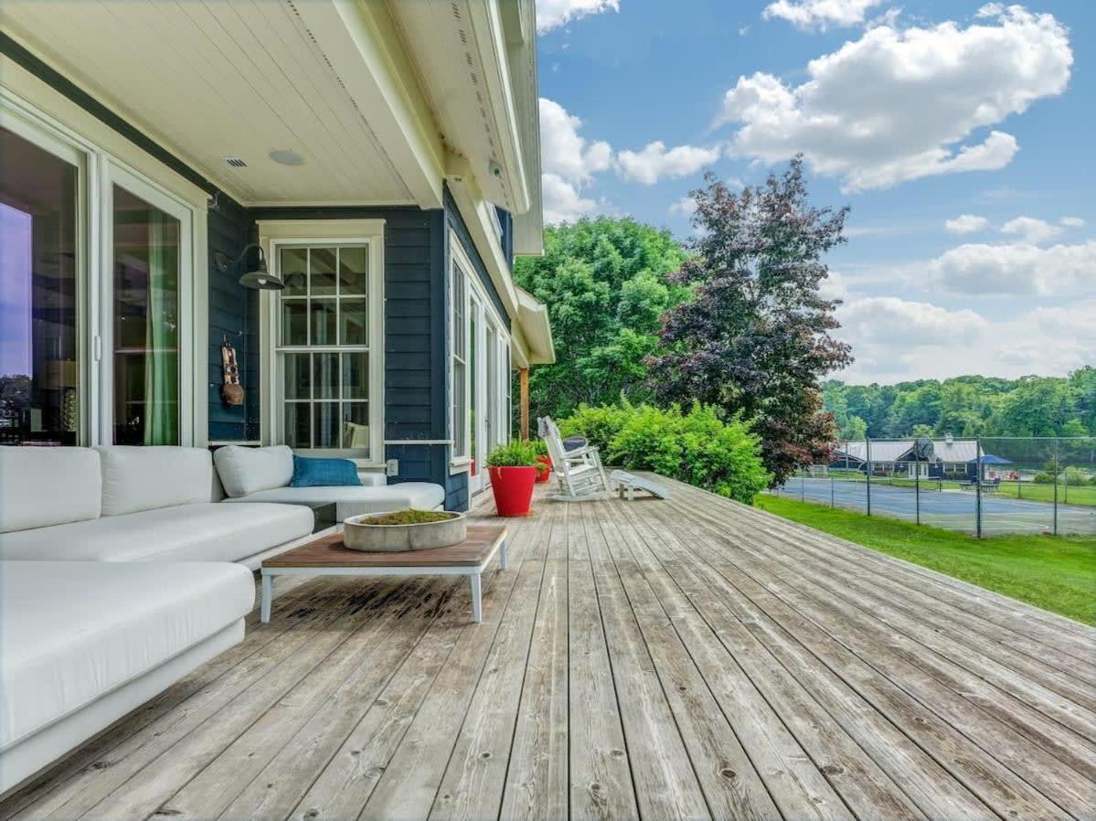 Exclusive Waterfront Getaway with Beach & Bunkie