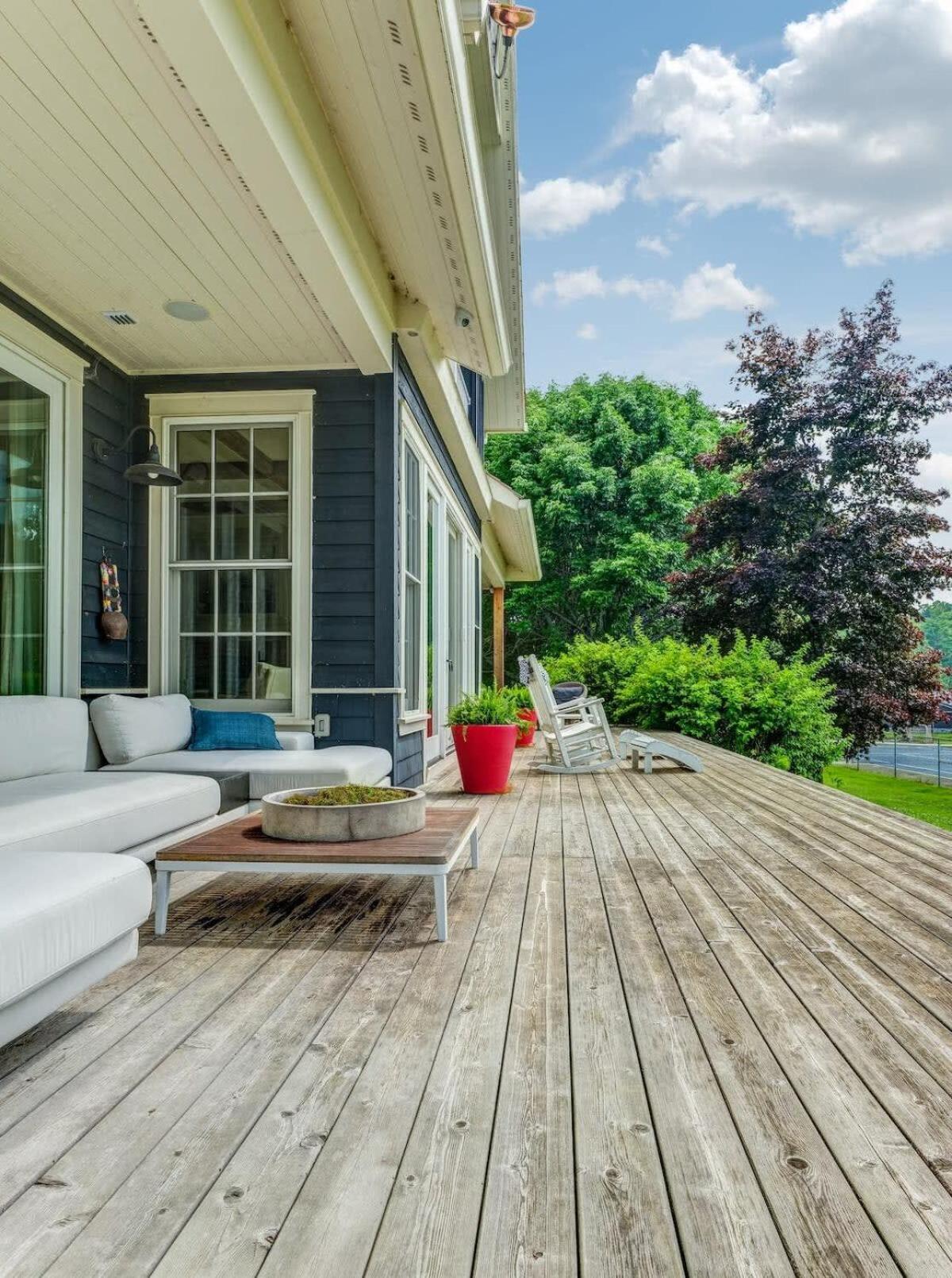 Exclusive Waterfront Getaway with Beach & Bunkie