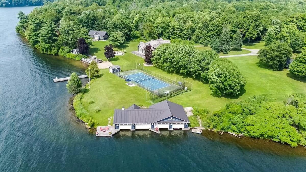 Exclusive Waterfront Getaway with Beach & Bunkie