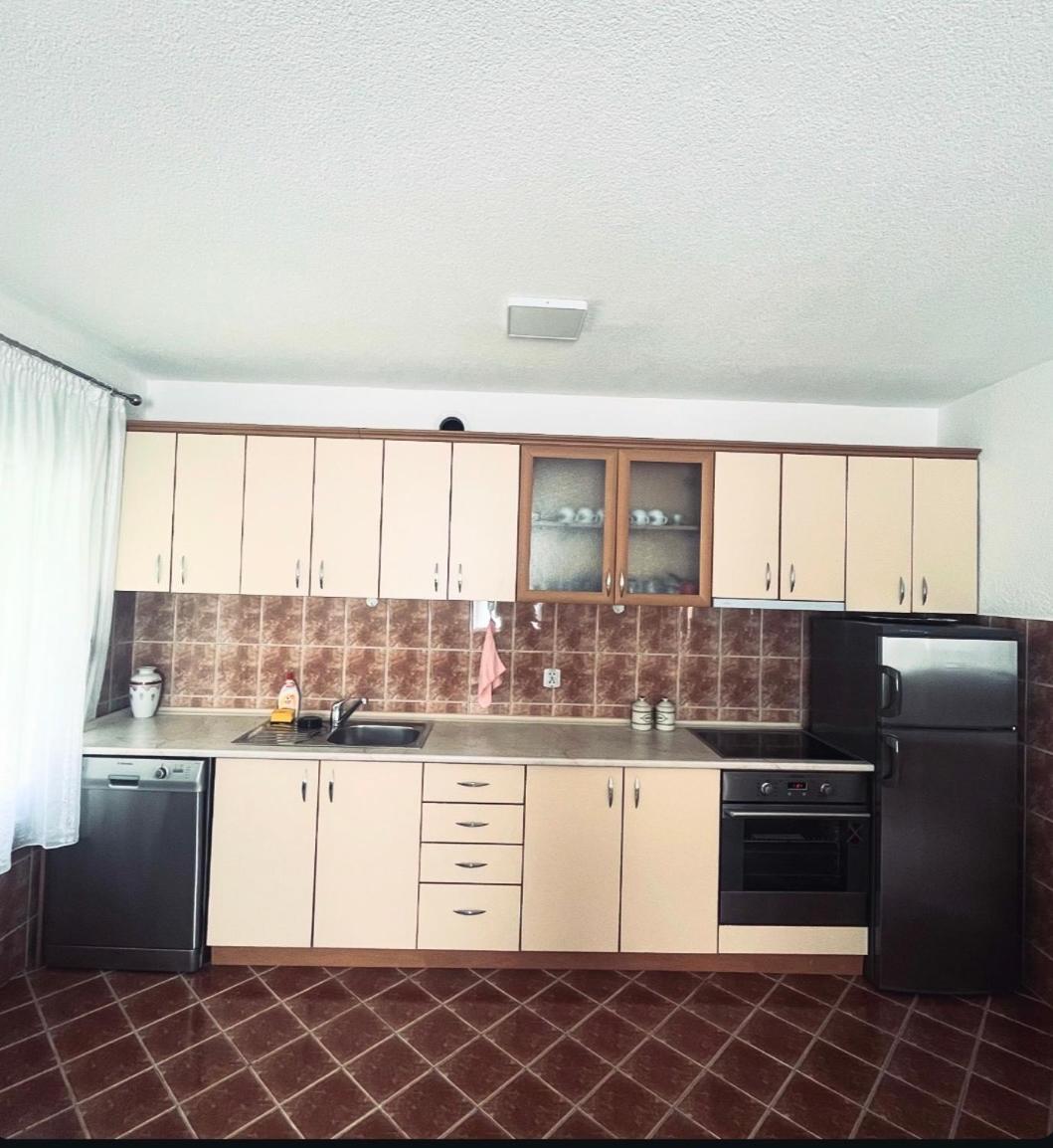 Dina Apartments