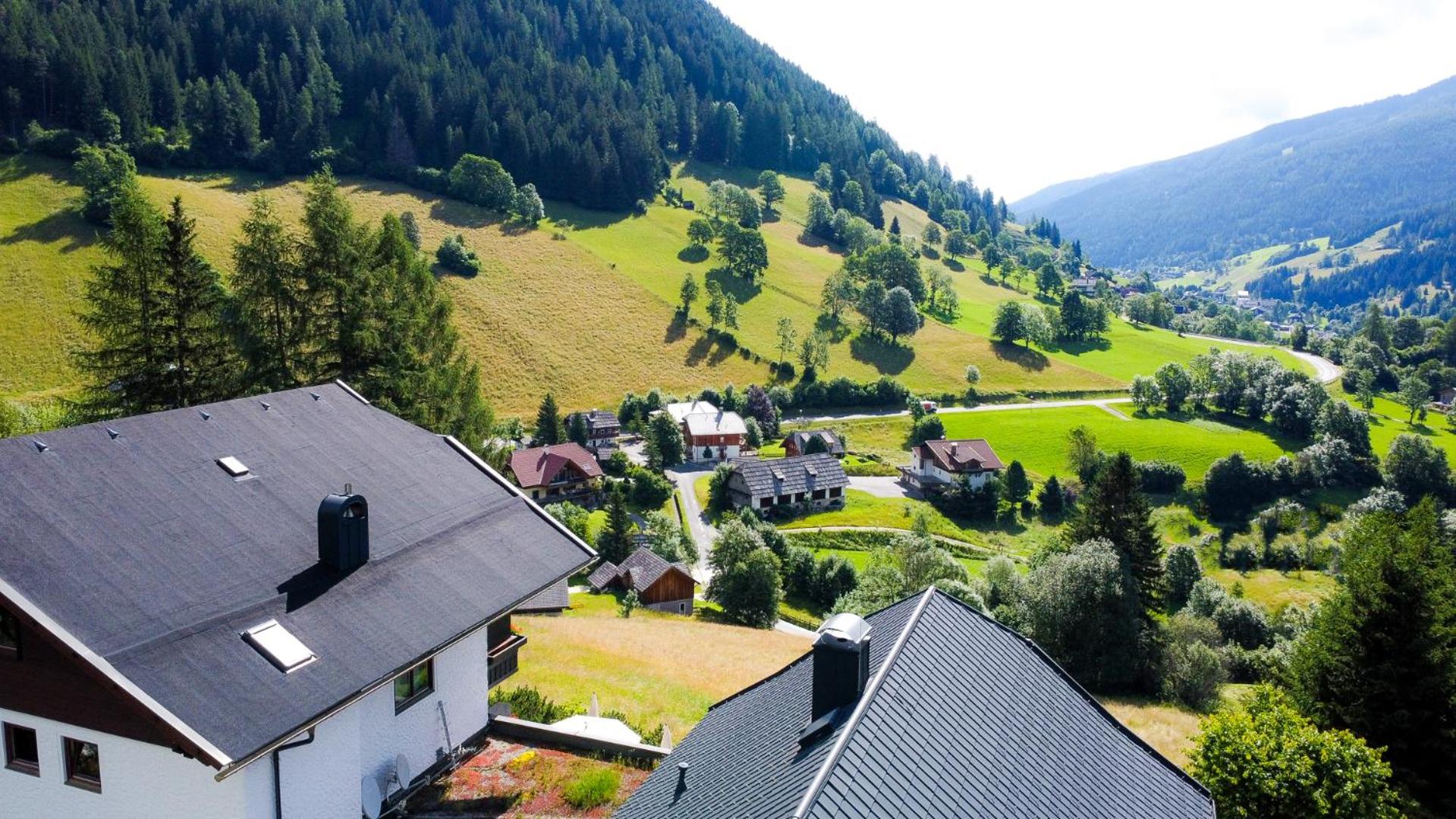 Pension & Appartements Ronacherhof -Mountain Hideaway Slopeside