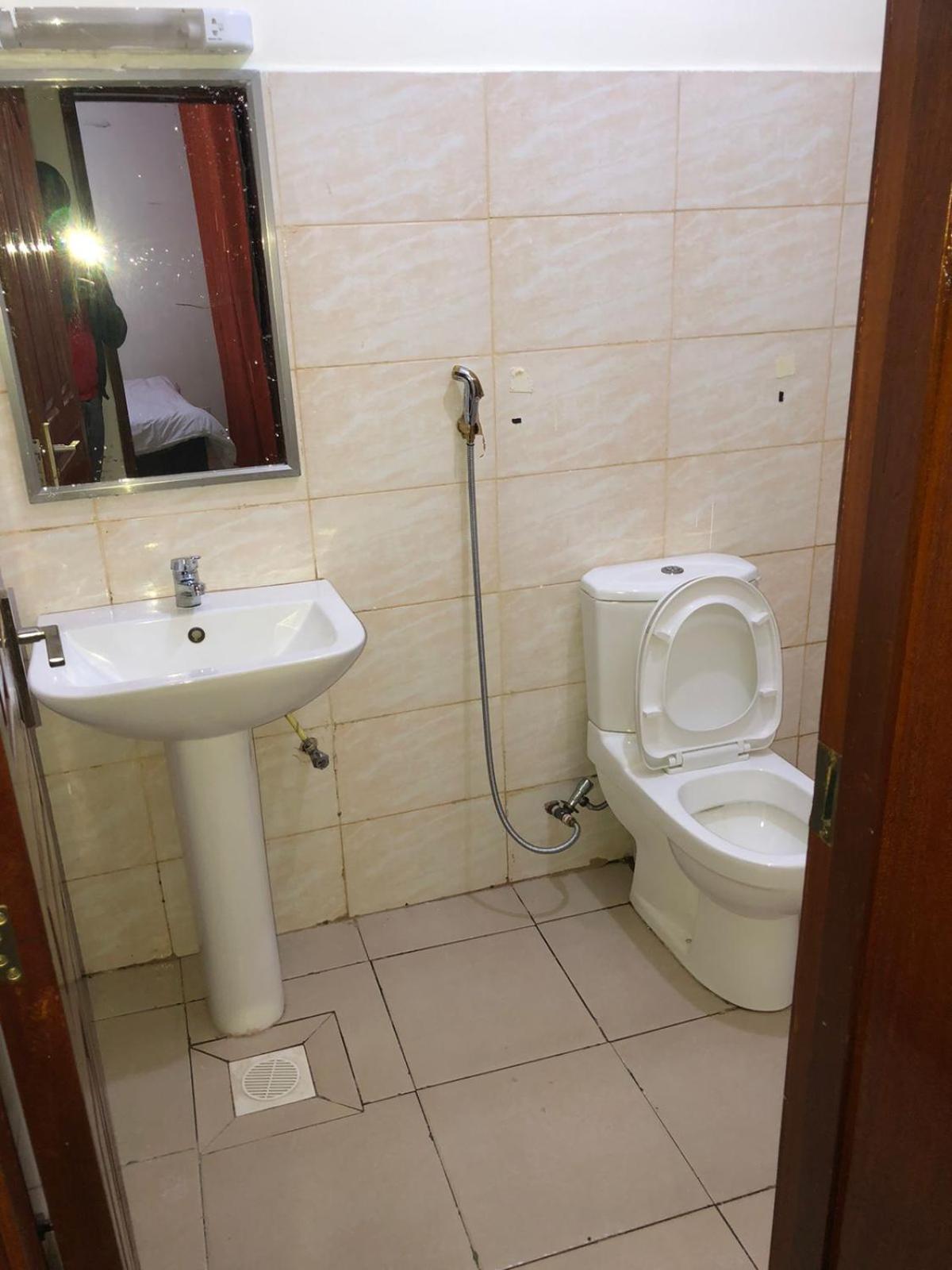 3 Bedroom Retreat Apartment In Greatwall Gardens view 4