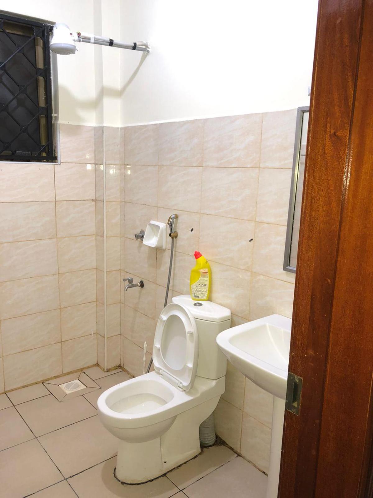 3 Bedroom Retreat Apartment In Greatwall Gardens view 5