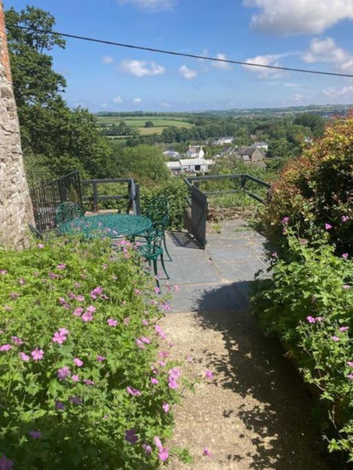 Picturesque costal cottage, quite and peaceful view 2