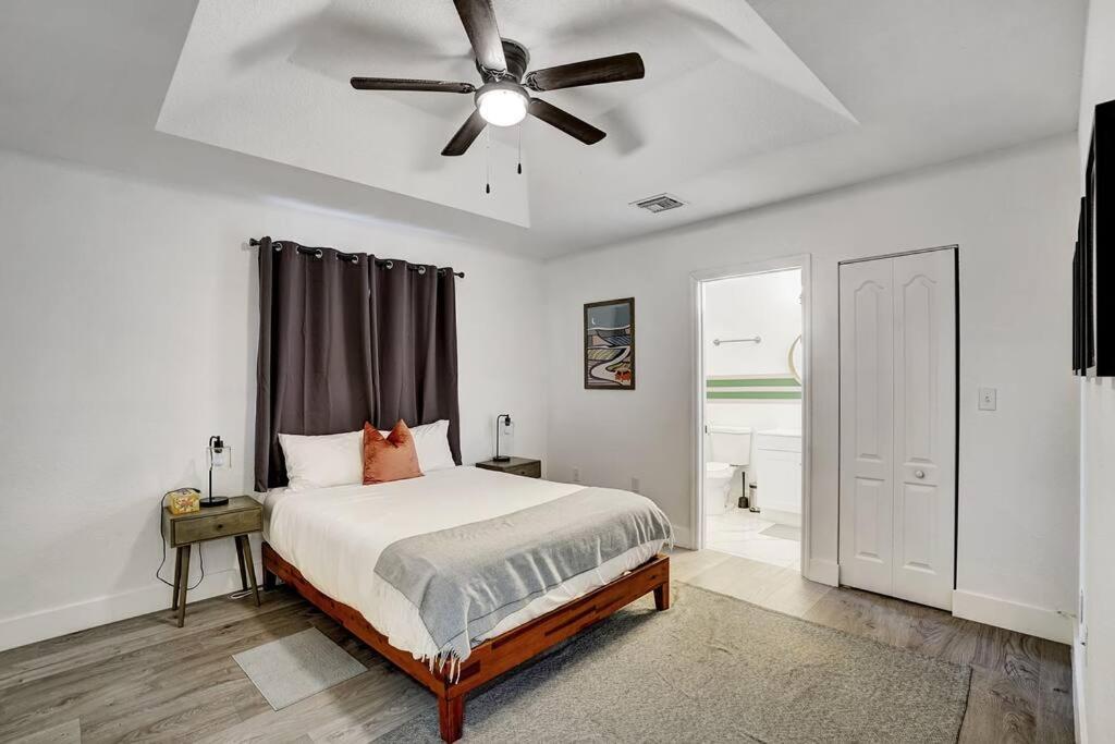 Modern Miami House 2Baths Design District in Mins