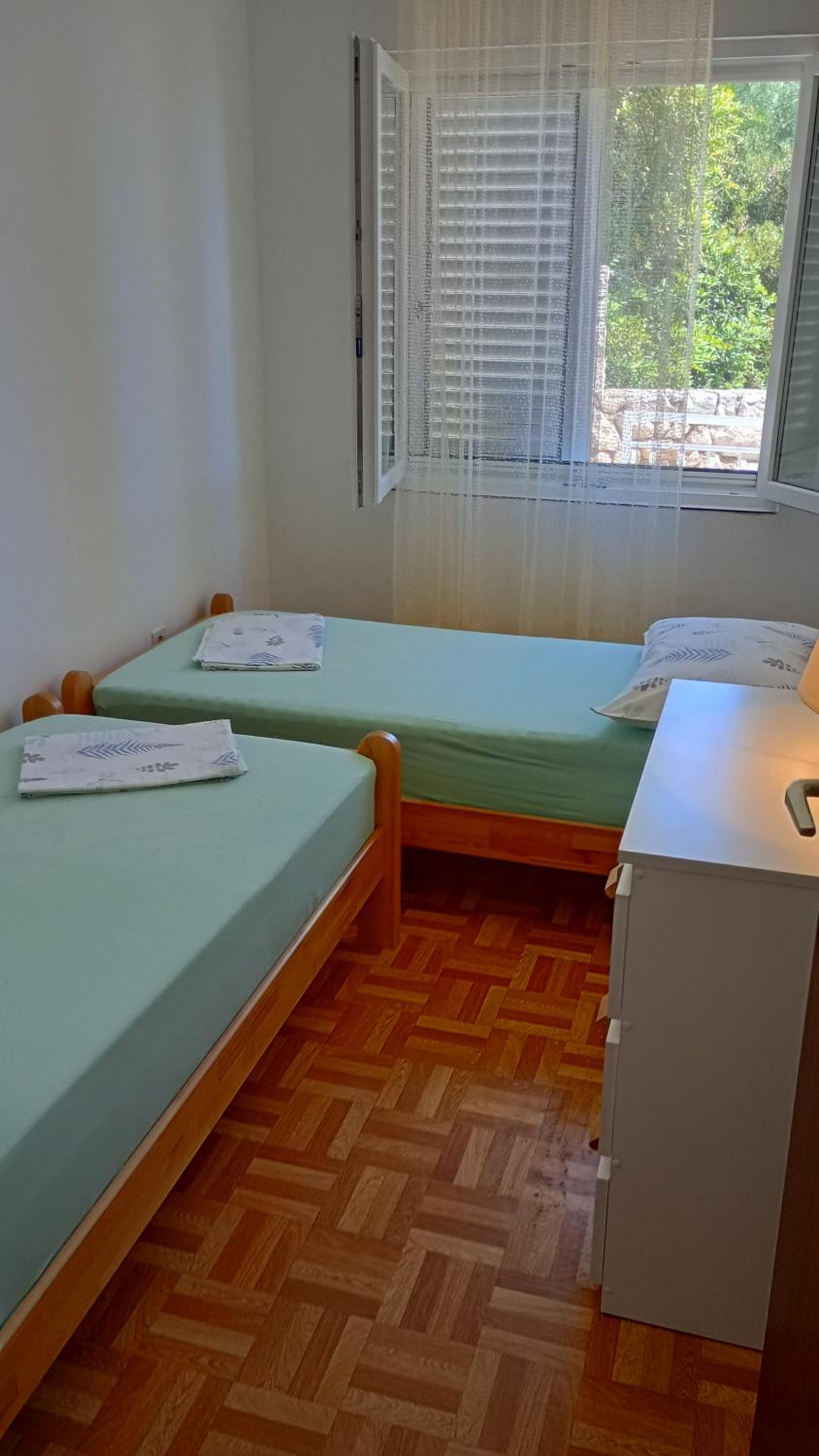 Beachfront apartments Ljubljeva