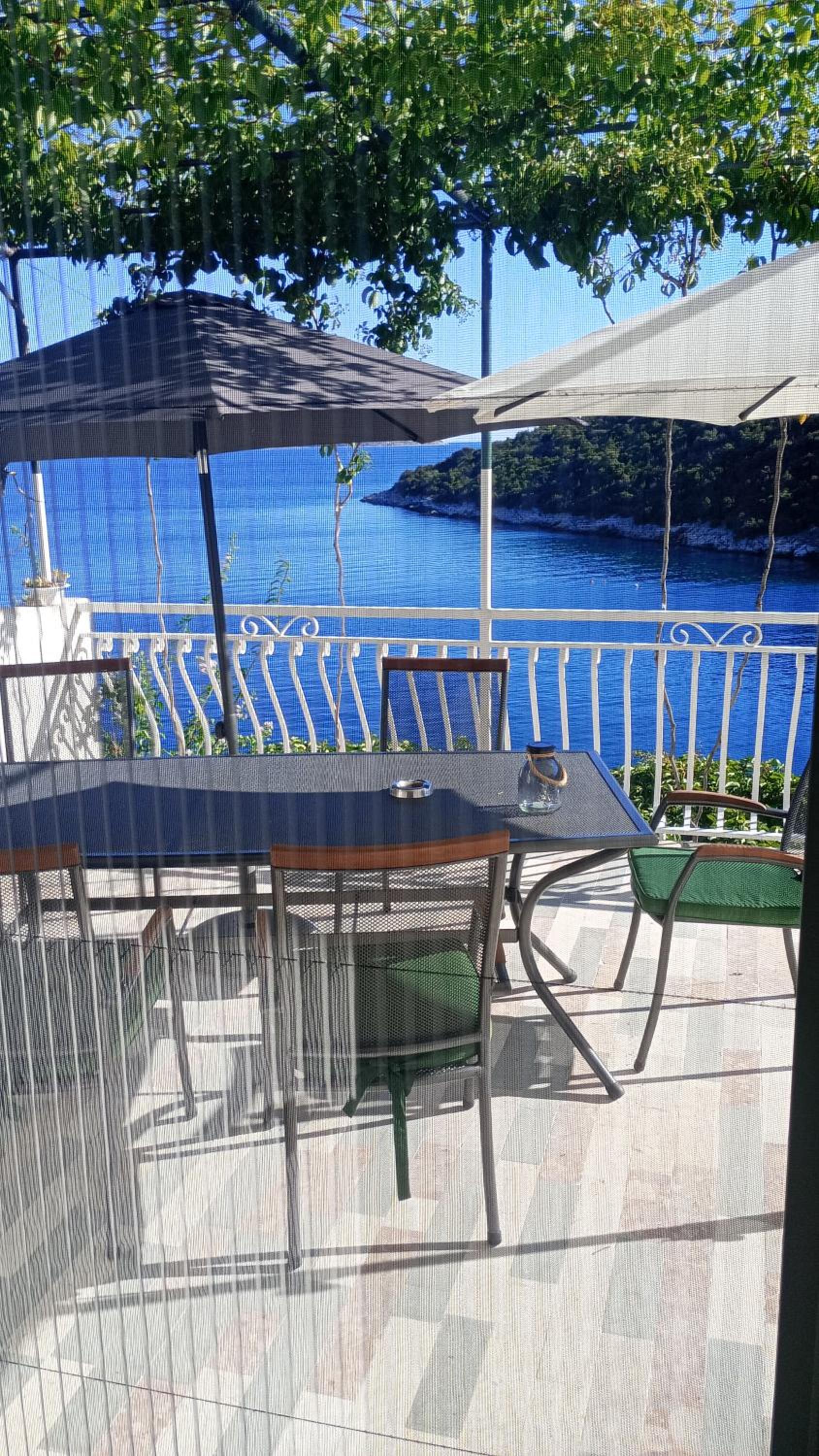 Beachfront apartments Ljubljeva