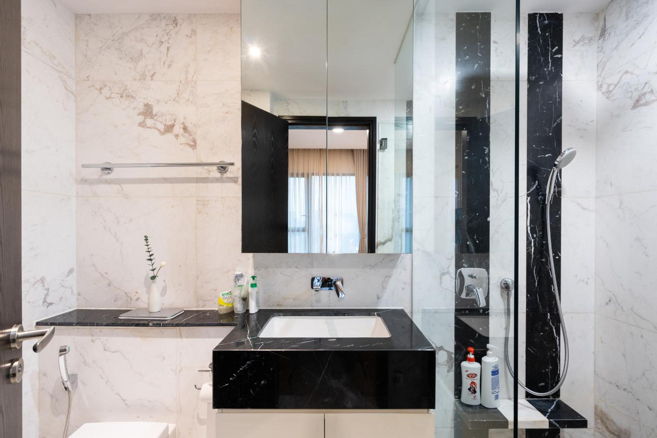 Modern District 1 2BR&3BR D1&Zenity apartment OUTDOOR Jacuzzi Pool