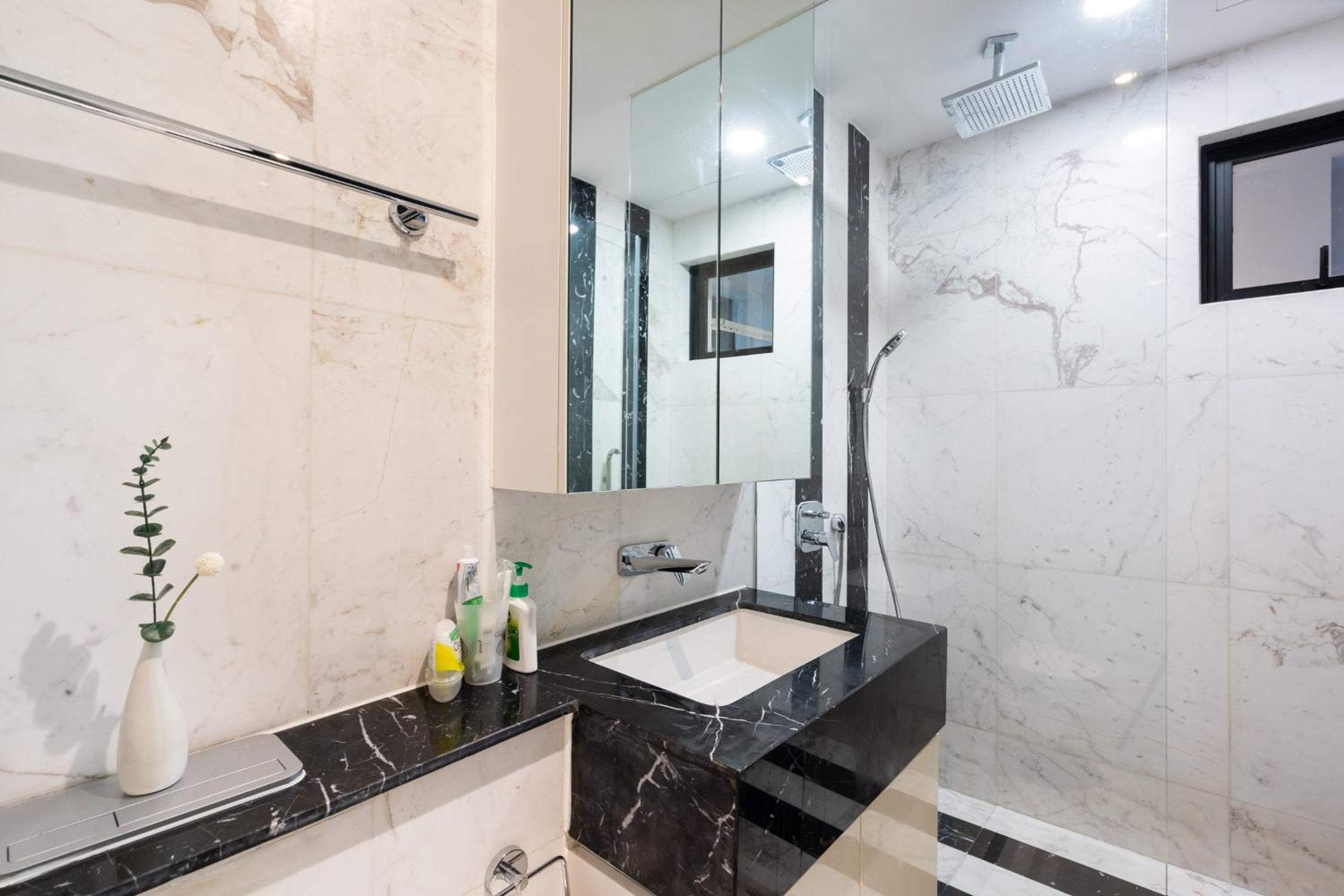 Modern District 1 2BR&3BR D1&Zenity apartment OUTDOOR Jacuzzi Pool