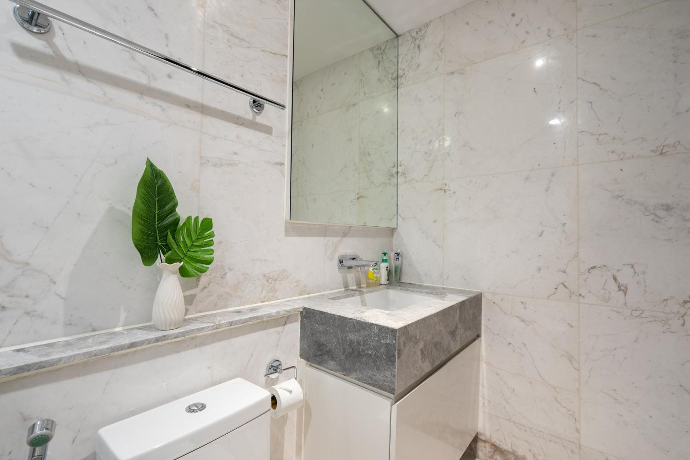 Modern District 1 2BR&3BR D1&Zenity apartment OUTDOOR Jacuzzi Pool