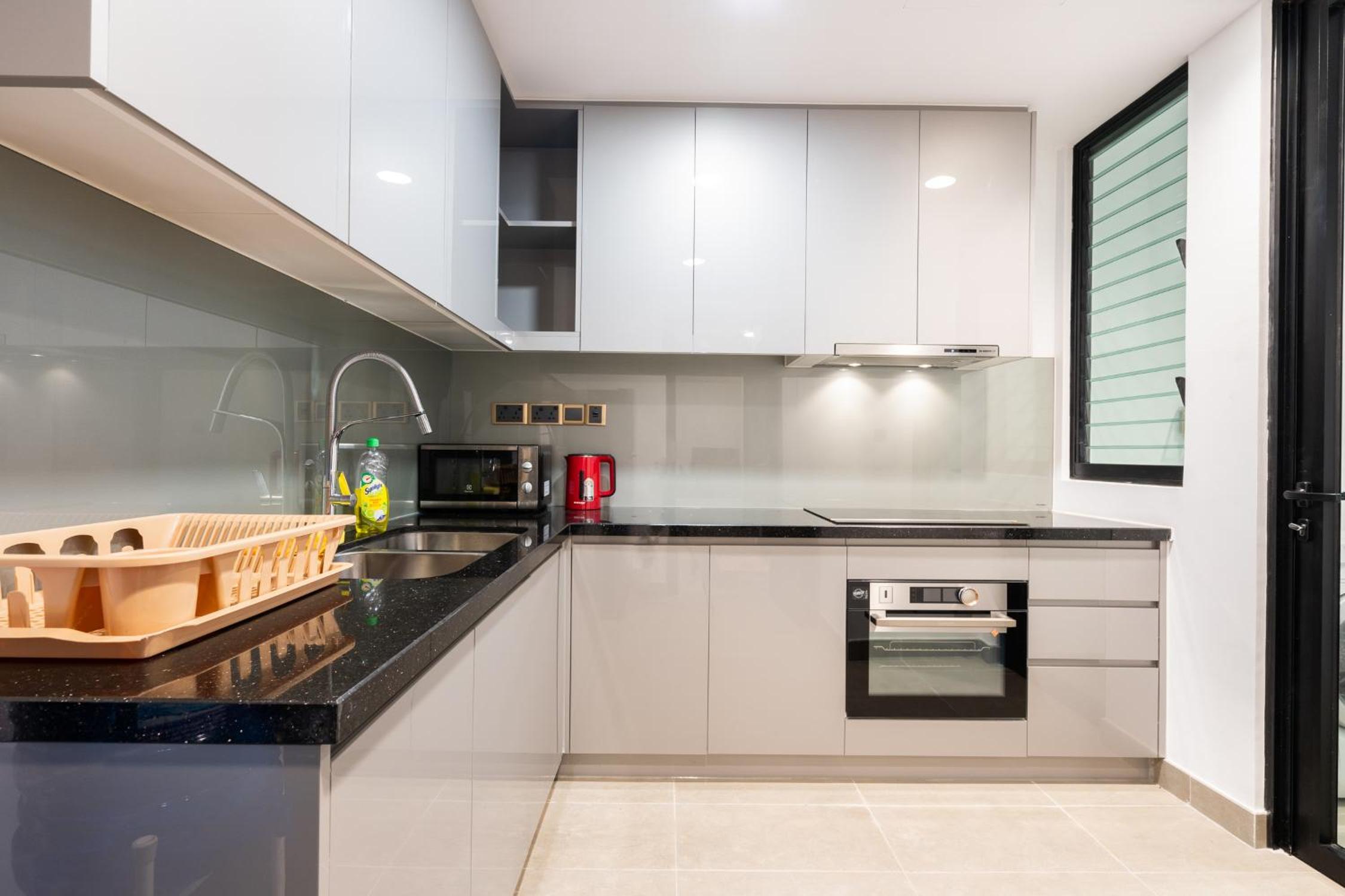 Modern District 1 2BR&3BR D1&Zenity apartment OUTDOOR Jacuzzi Pool