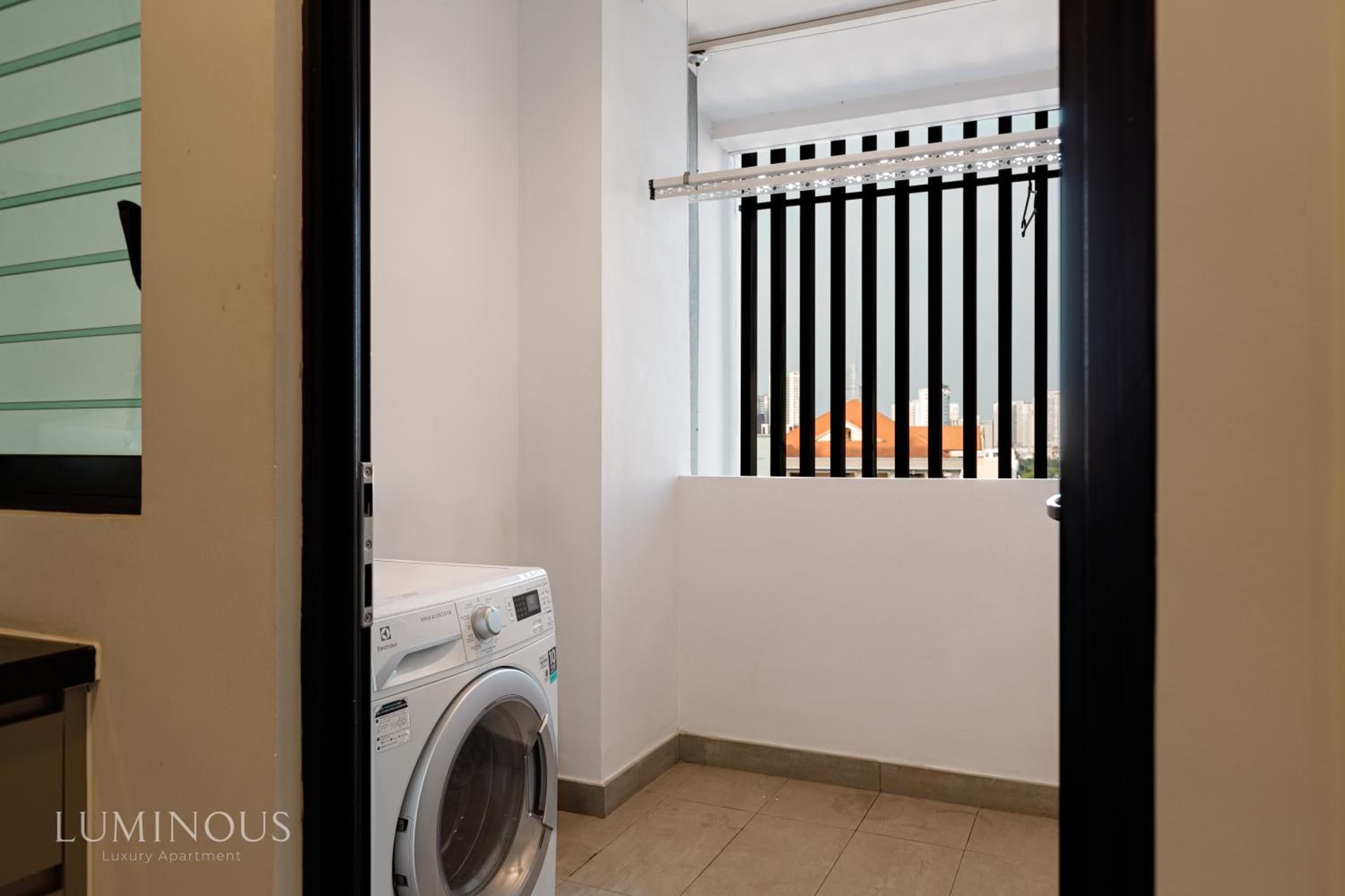 Modern District 1 2BR&3BR D1&Zenity apartment OUTDOOR Jacuzzi Pool