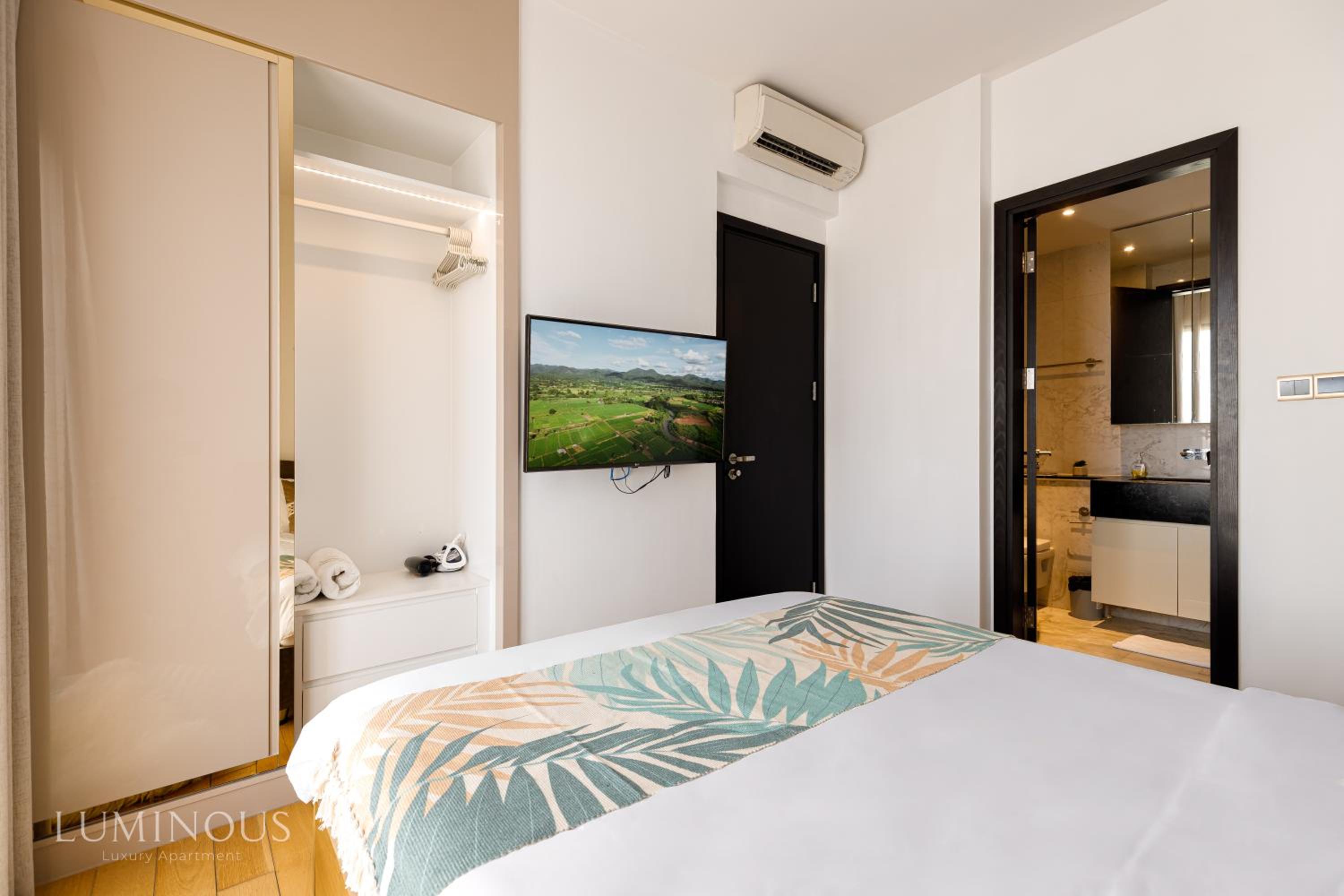 Modern District 1 2BR&3BR D1&Zenity apartment OUTDOOR Jacuzzi Pool