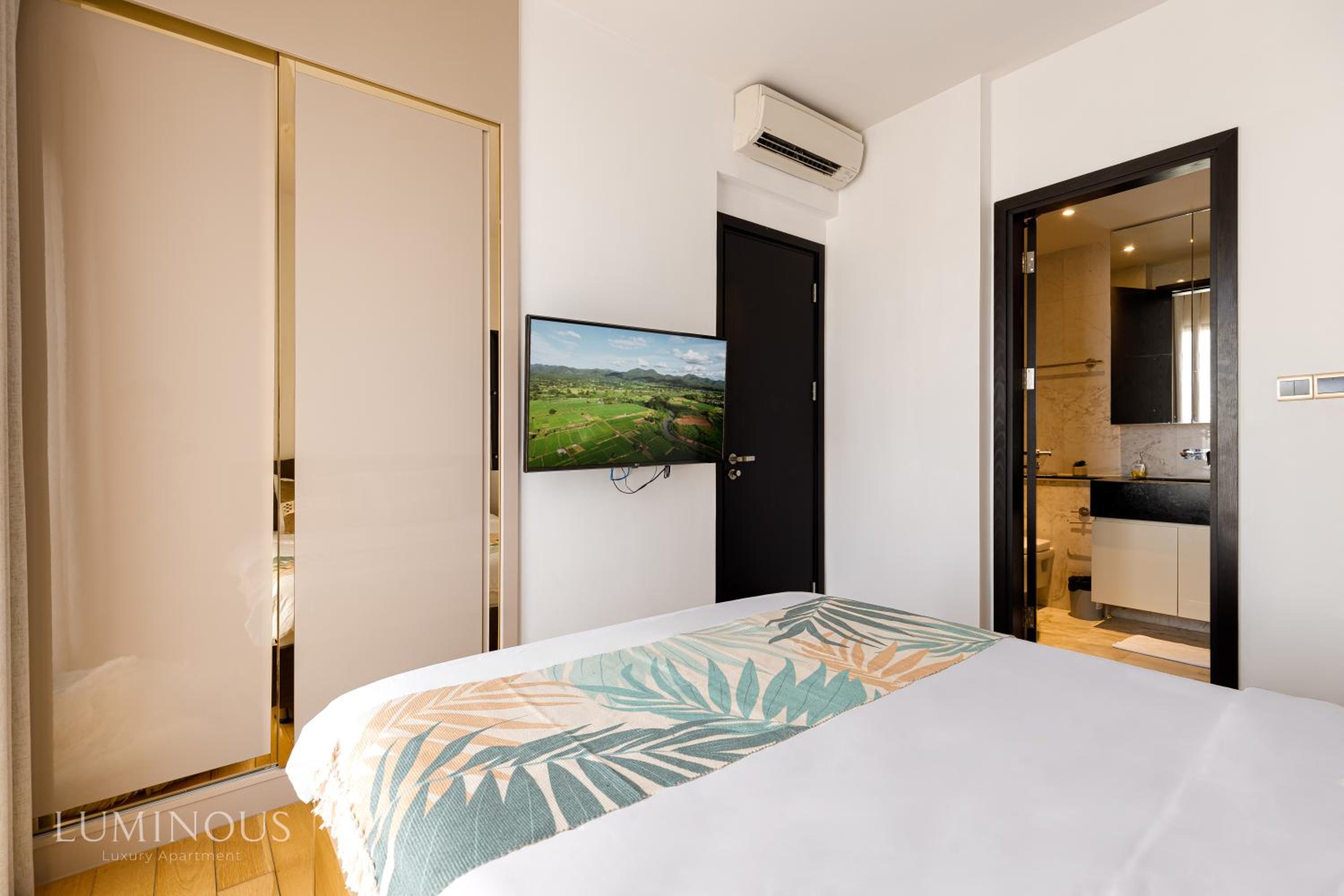 Modern District 1 2BR&3BR D1&Zenity apartment OUTDOOR Jacuzzi Pool