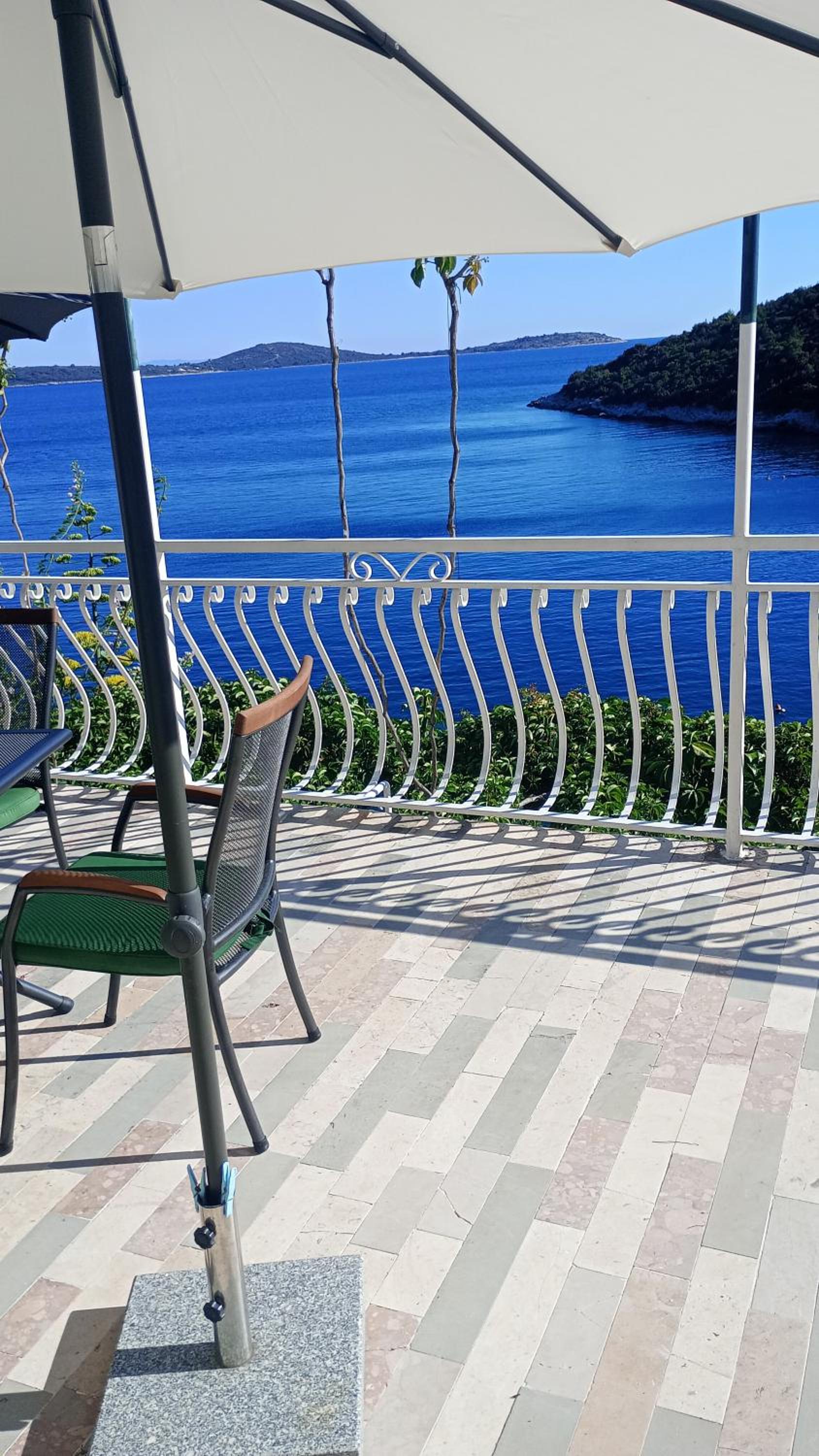 Beachfront apartments Ljubljeva