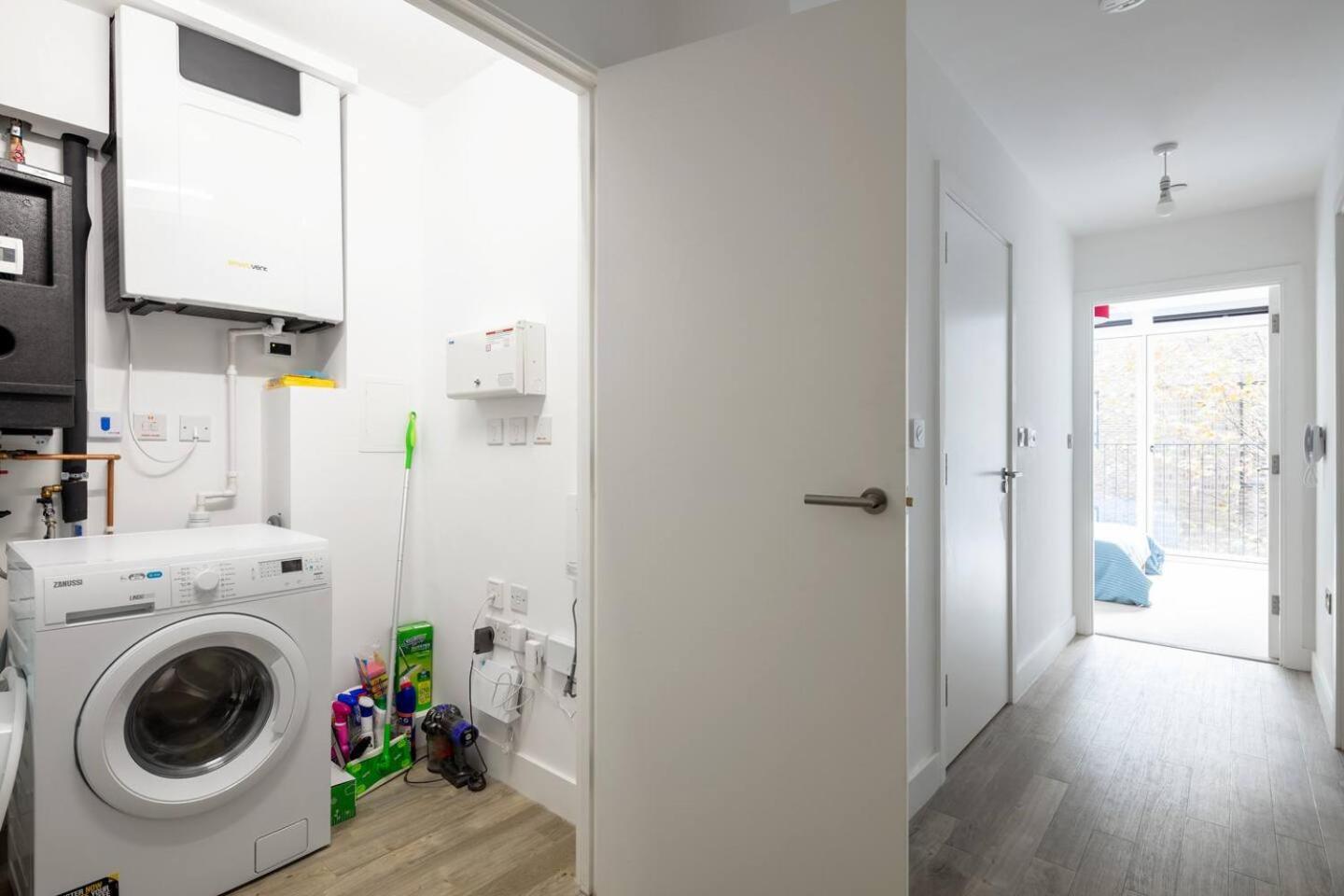 2 mins walk from UCL campus and London Stadium