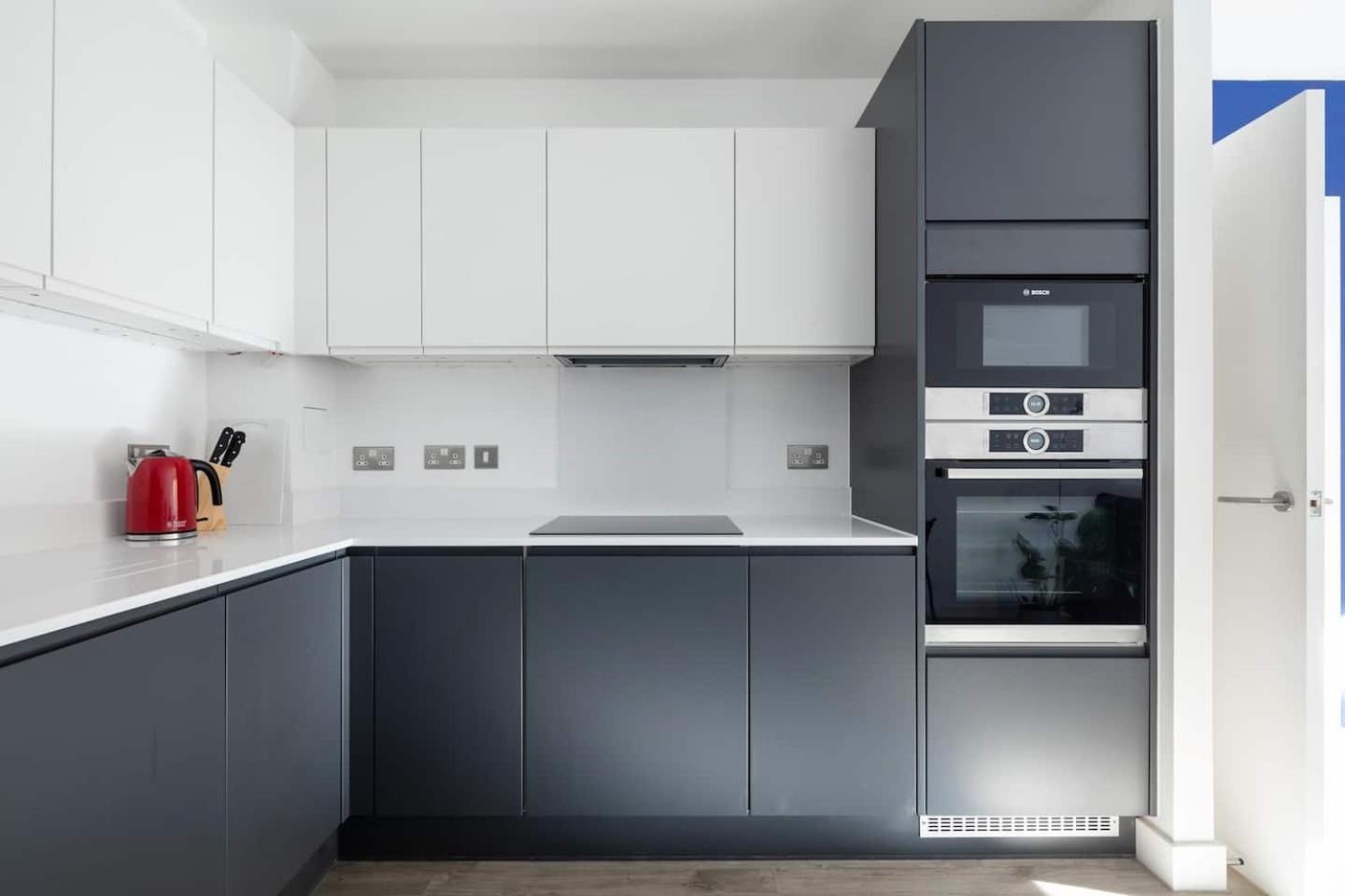 2 mins walk from UCL campus and London Stadium