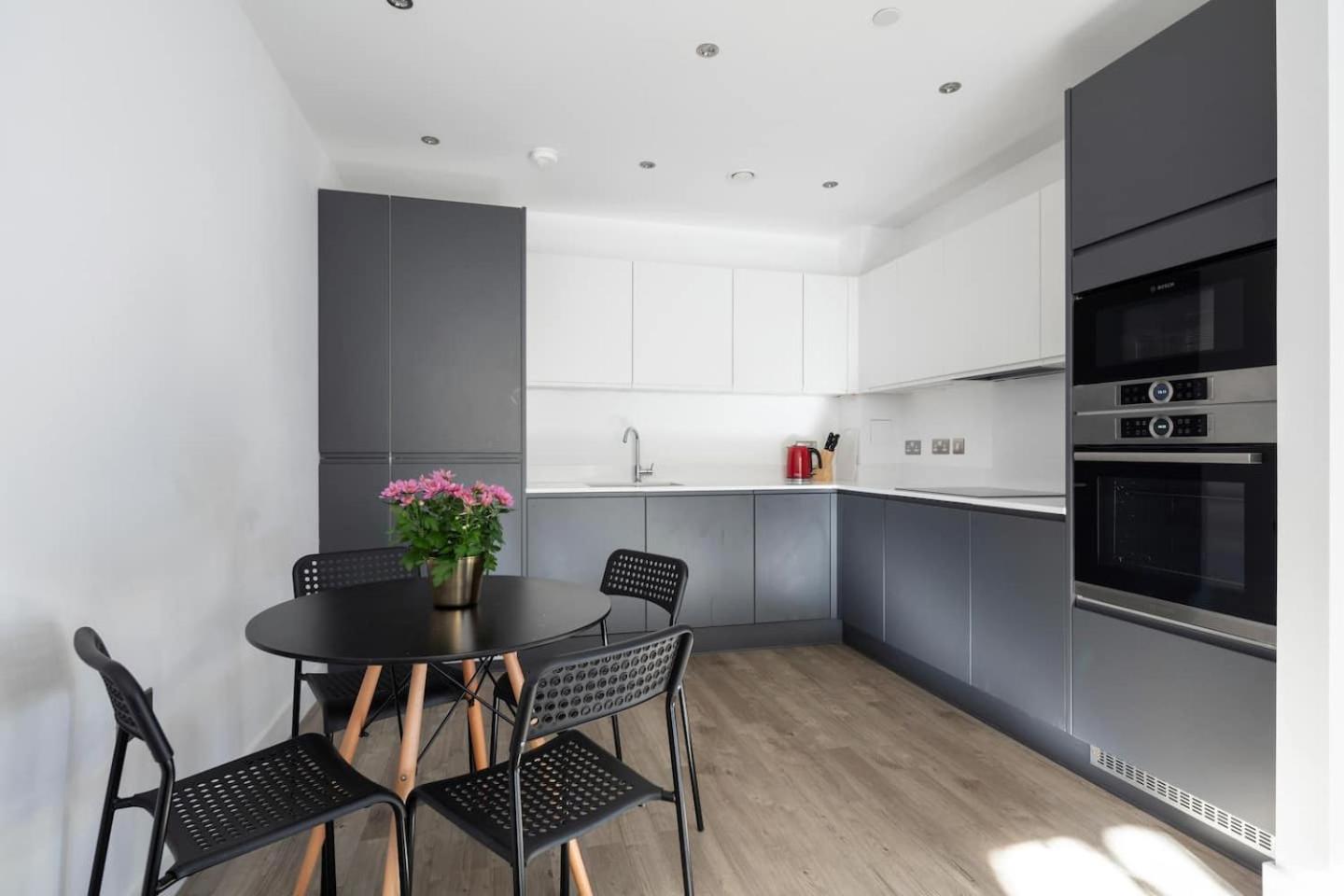 2 mins walk from UCL campus and London Stadium