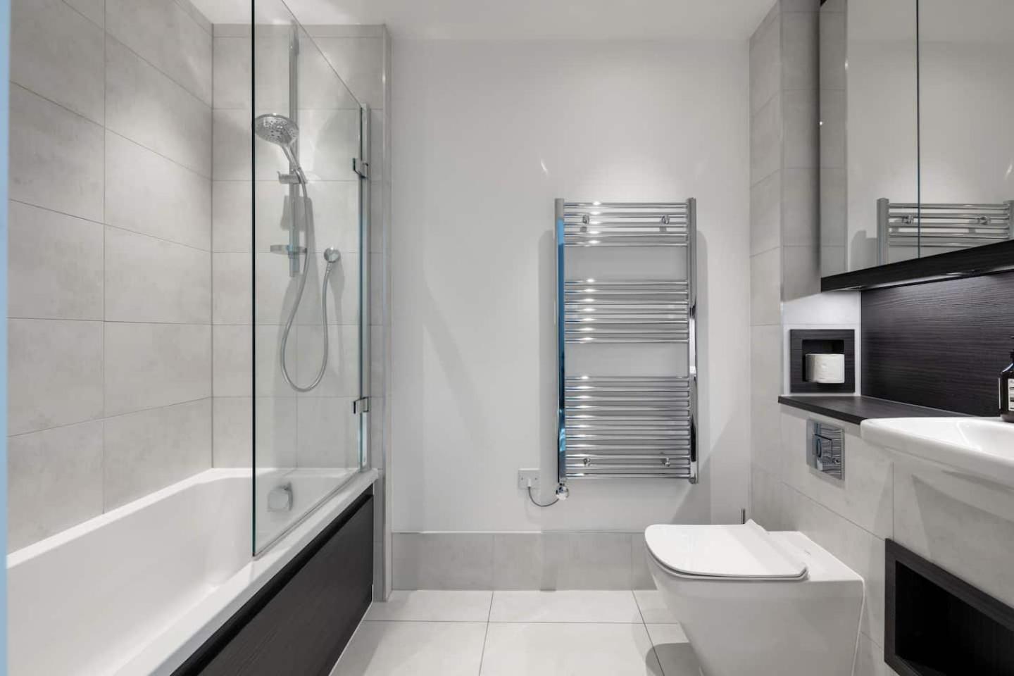 2 mins walk from UCL campus and London Stadium