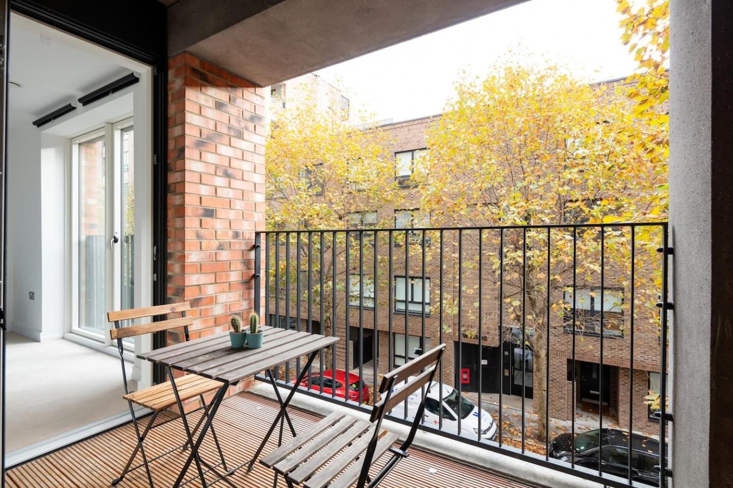 2 mins walk from UCL campus and London Stadium