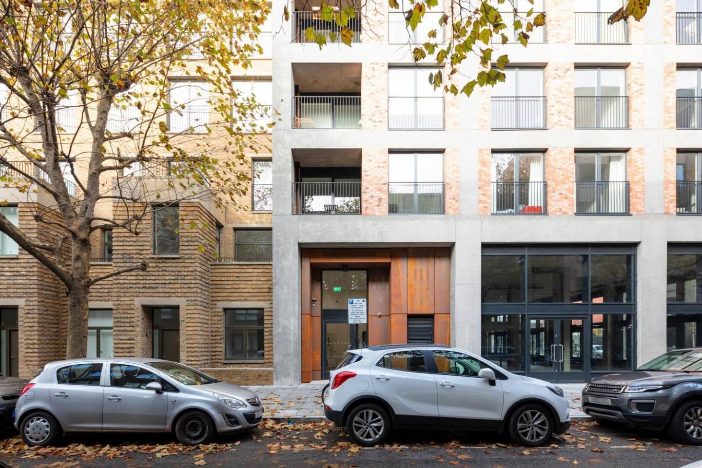 2 mins walk from UCL campus and London Stadium