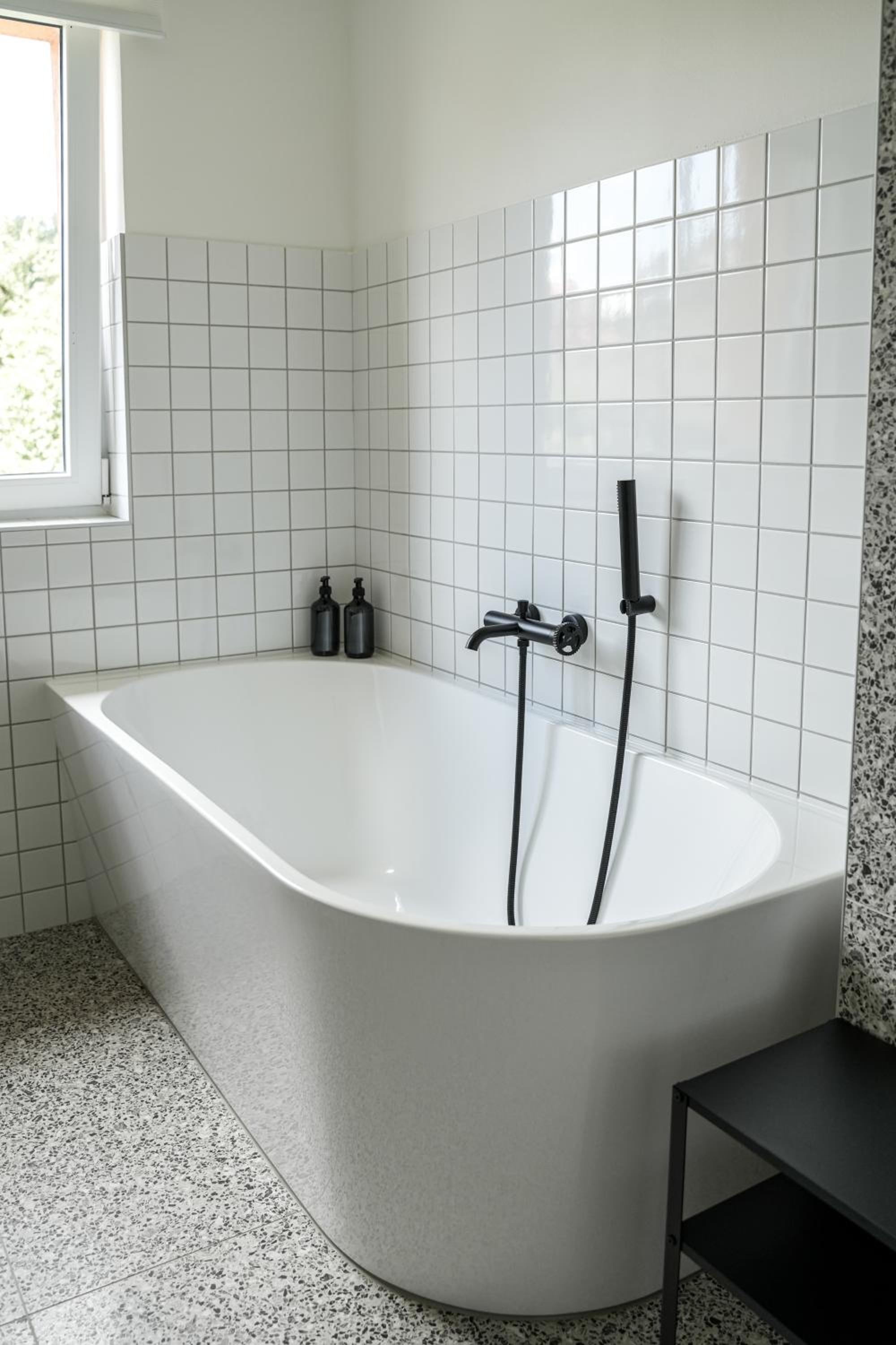 Celý apartmán v rodinném domě s vanou a krbem
