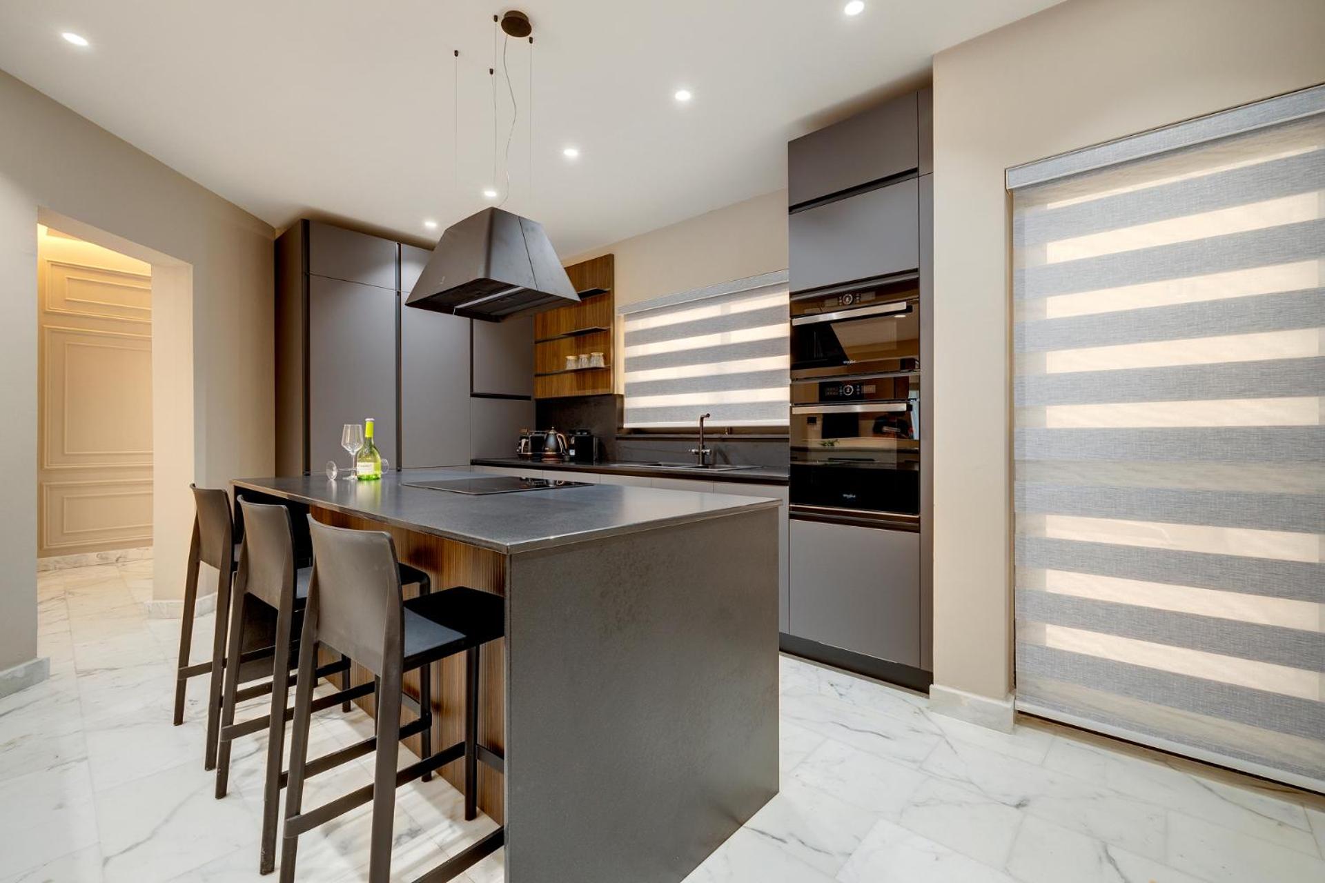 Premier Seafront Living: Ultra-Luxury in Sliema view 3