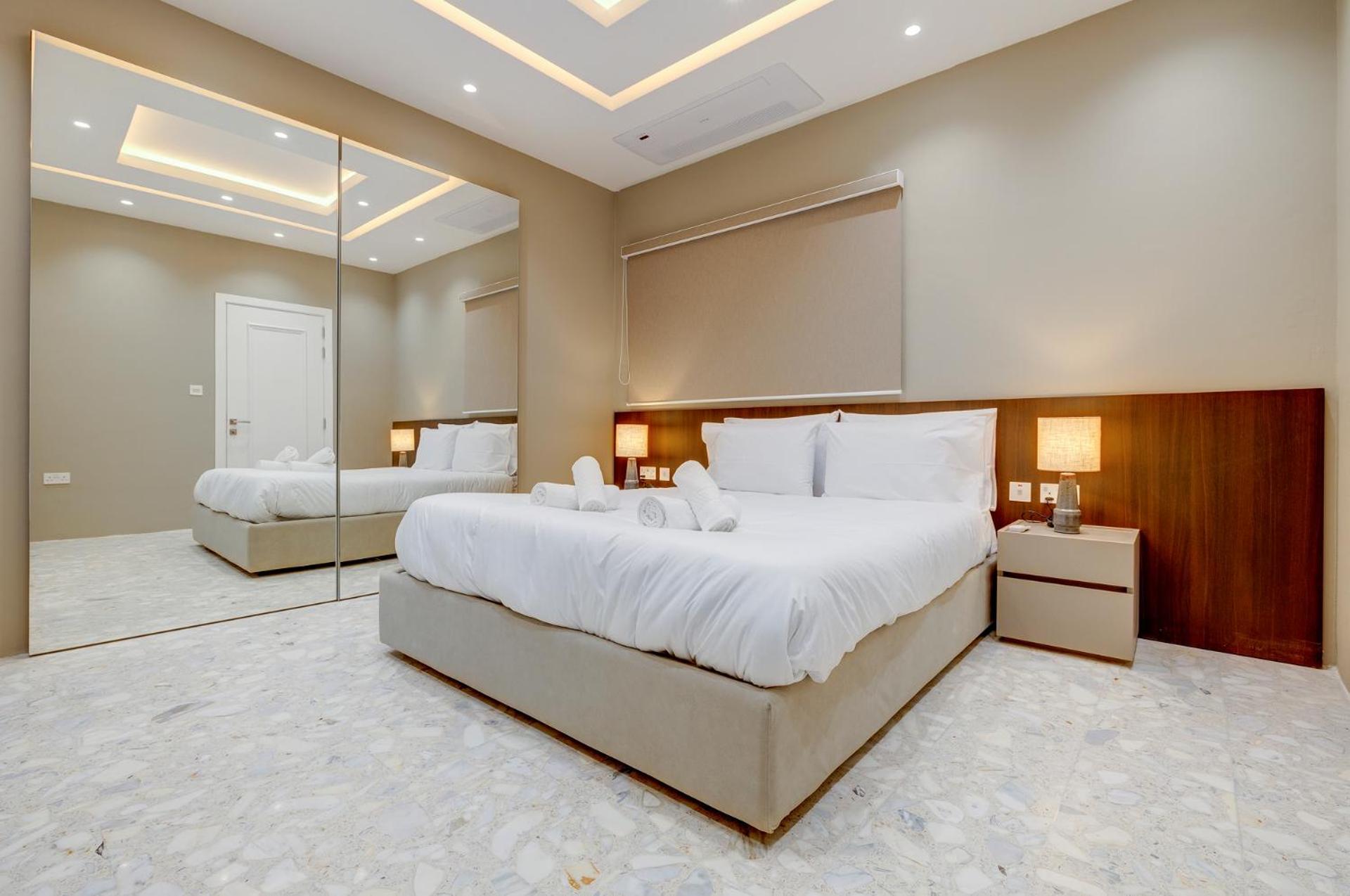 Premier Seafront Living: Ultra-Luxury in Sliema view 5