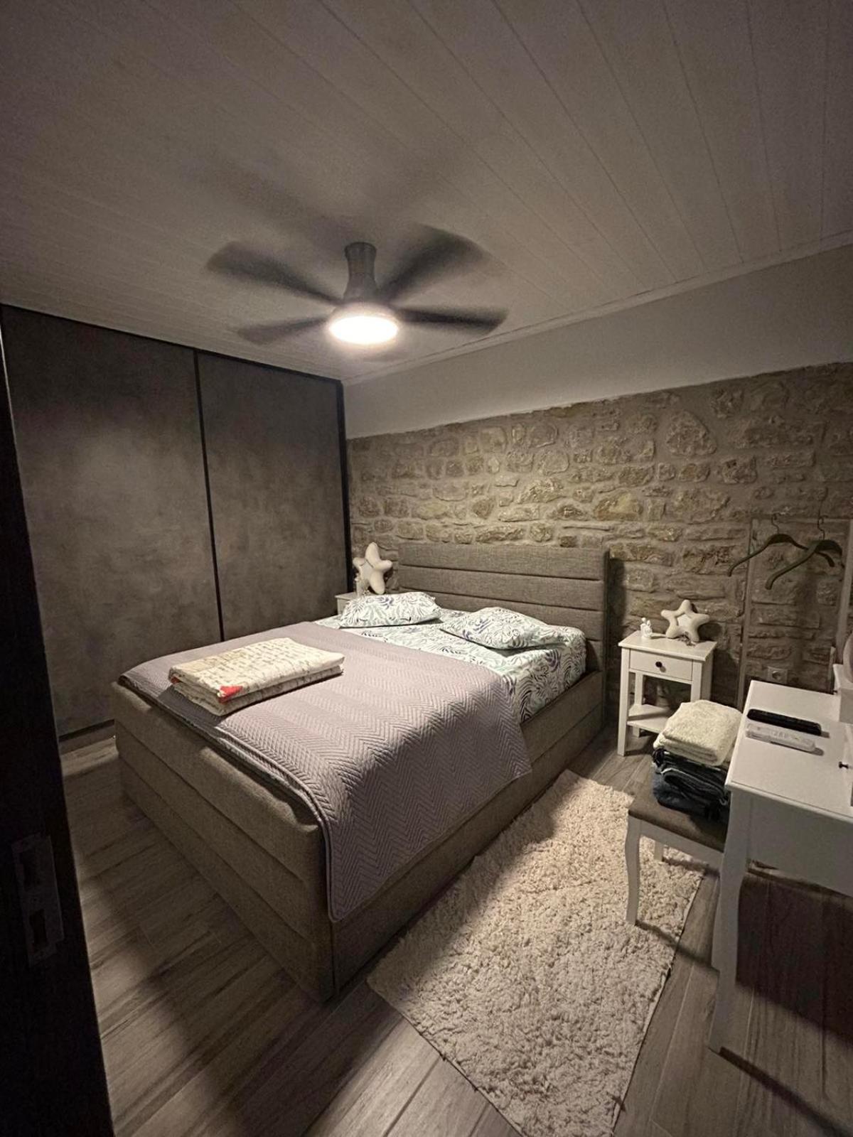 Stonehouse Karidis
