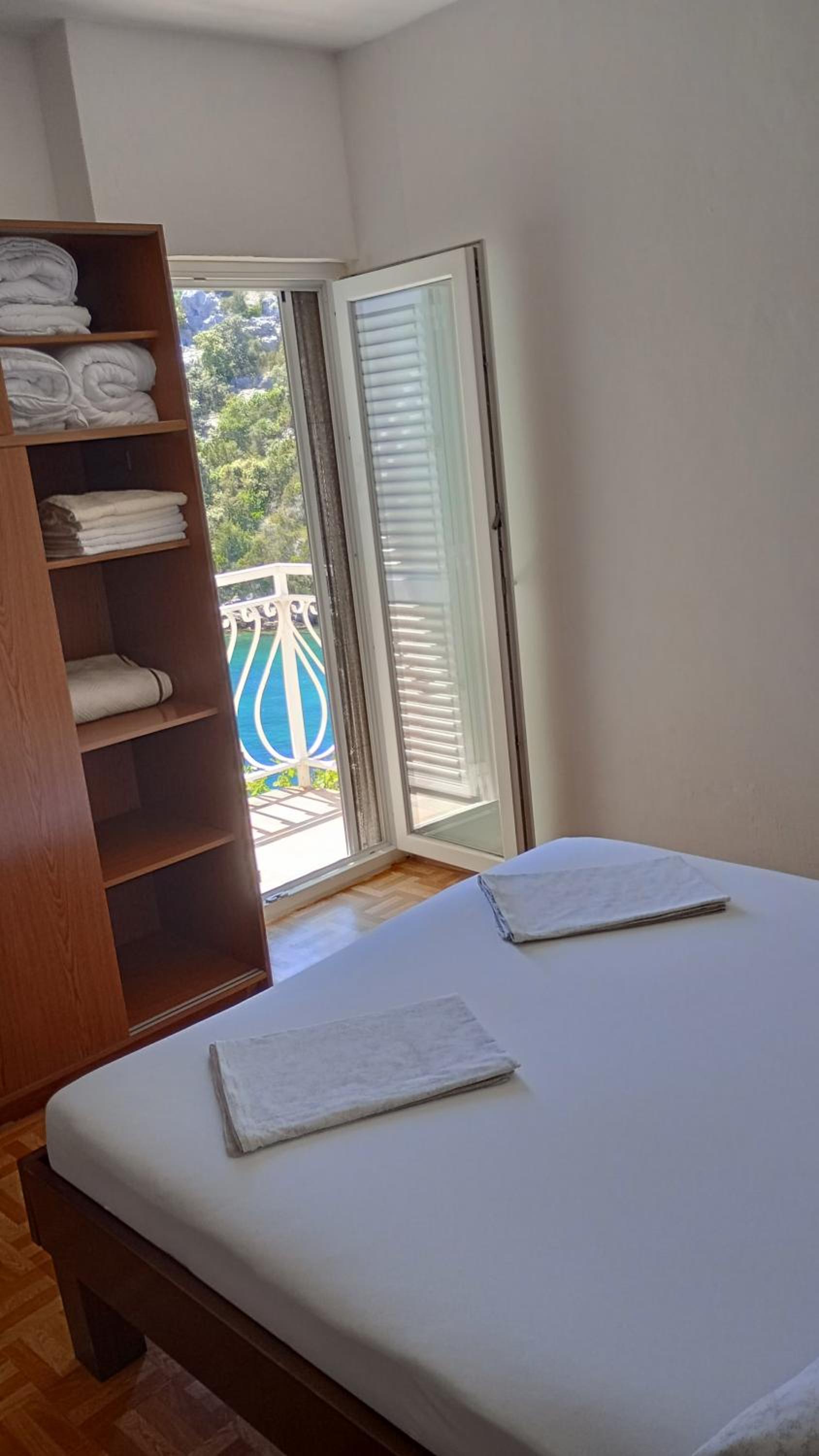 Beachfront apartments Ljubljeva