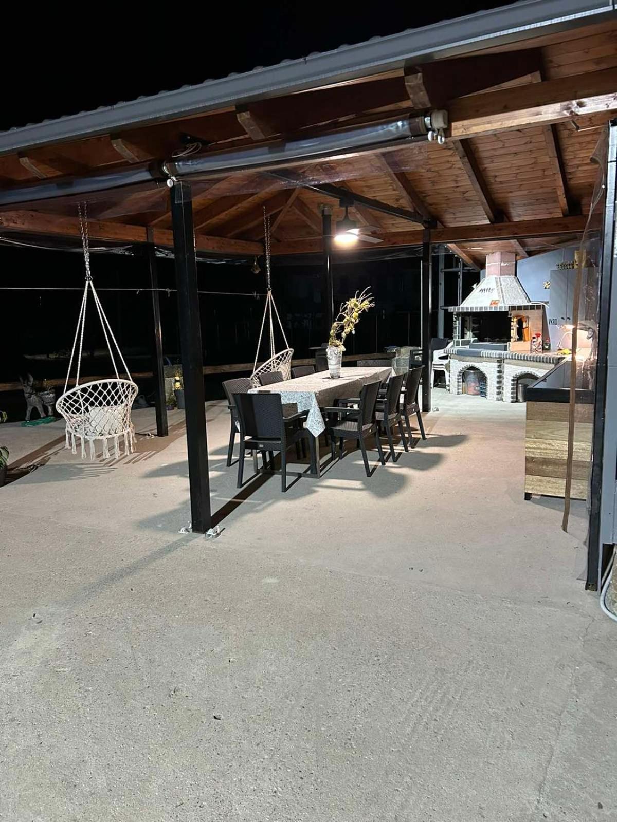 Stonehouse Karidis