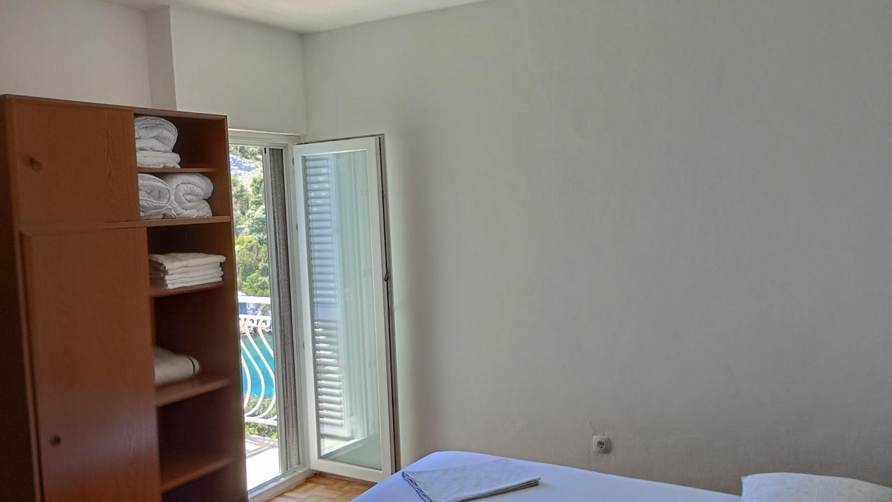 Beachfront apartments Ljubljeva