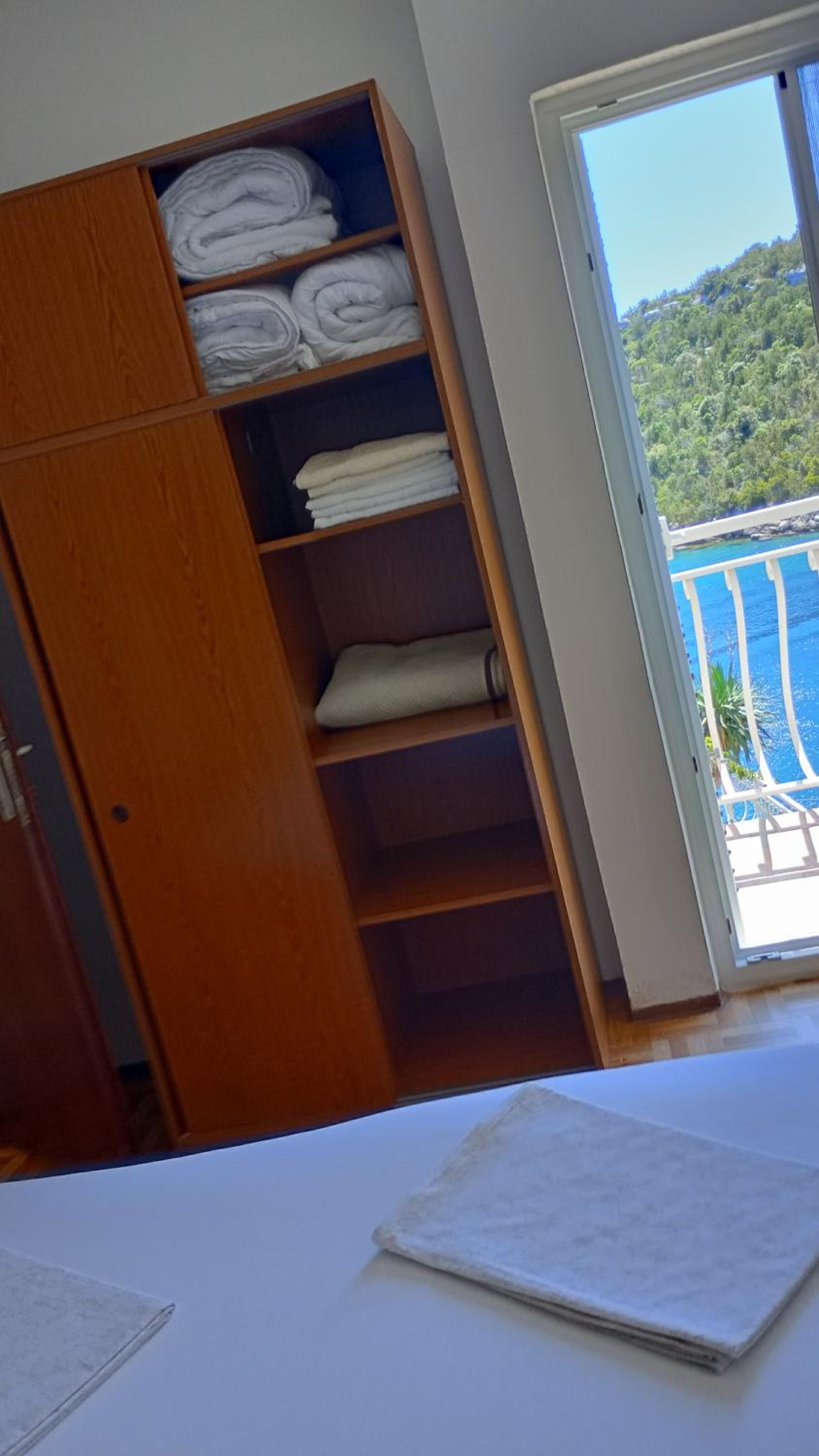 Beachfront apartments Ljubljeva