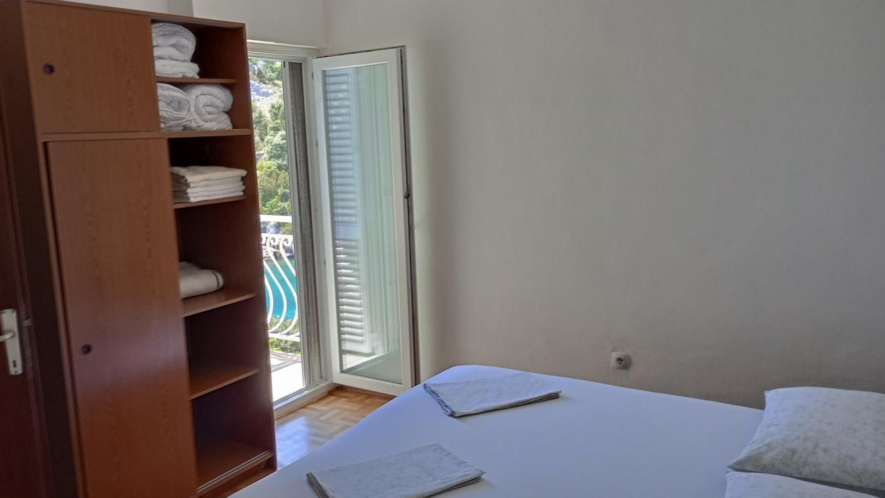 Beachfront apartments Ljubljeva