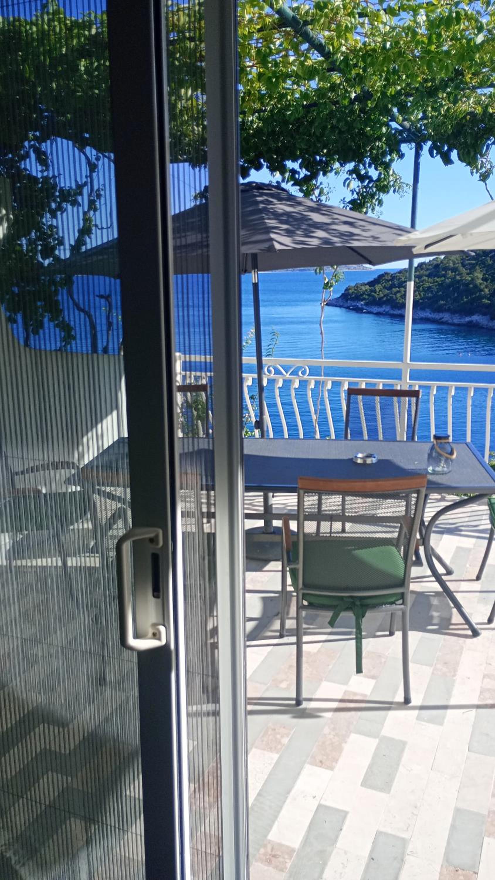 Beachfront apartments Ljubljeva