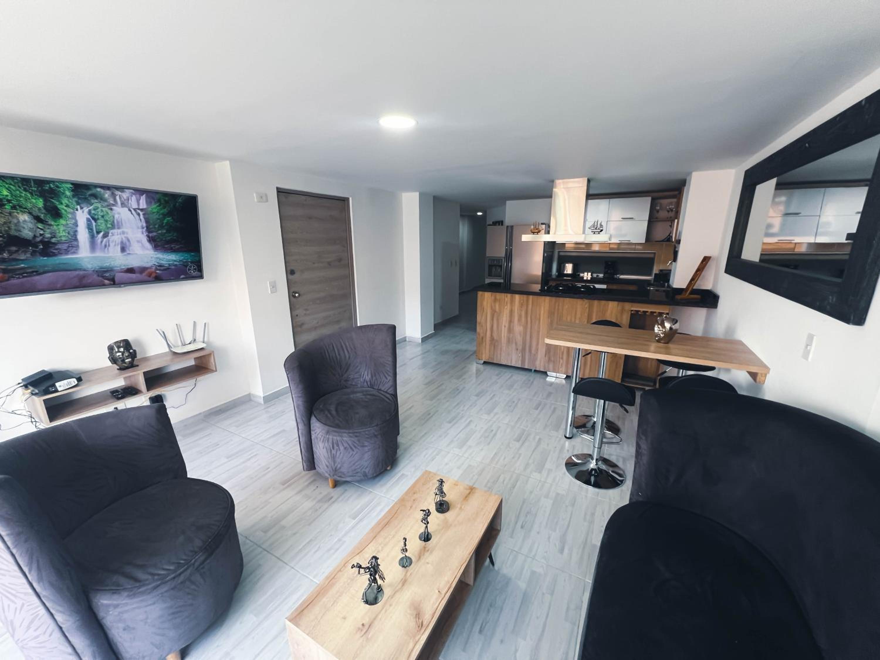 Comodo y amplio apartamento en Laureles