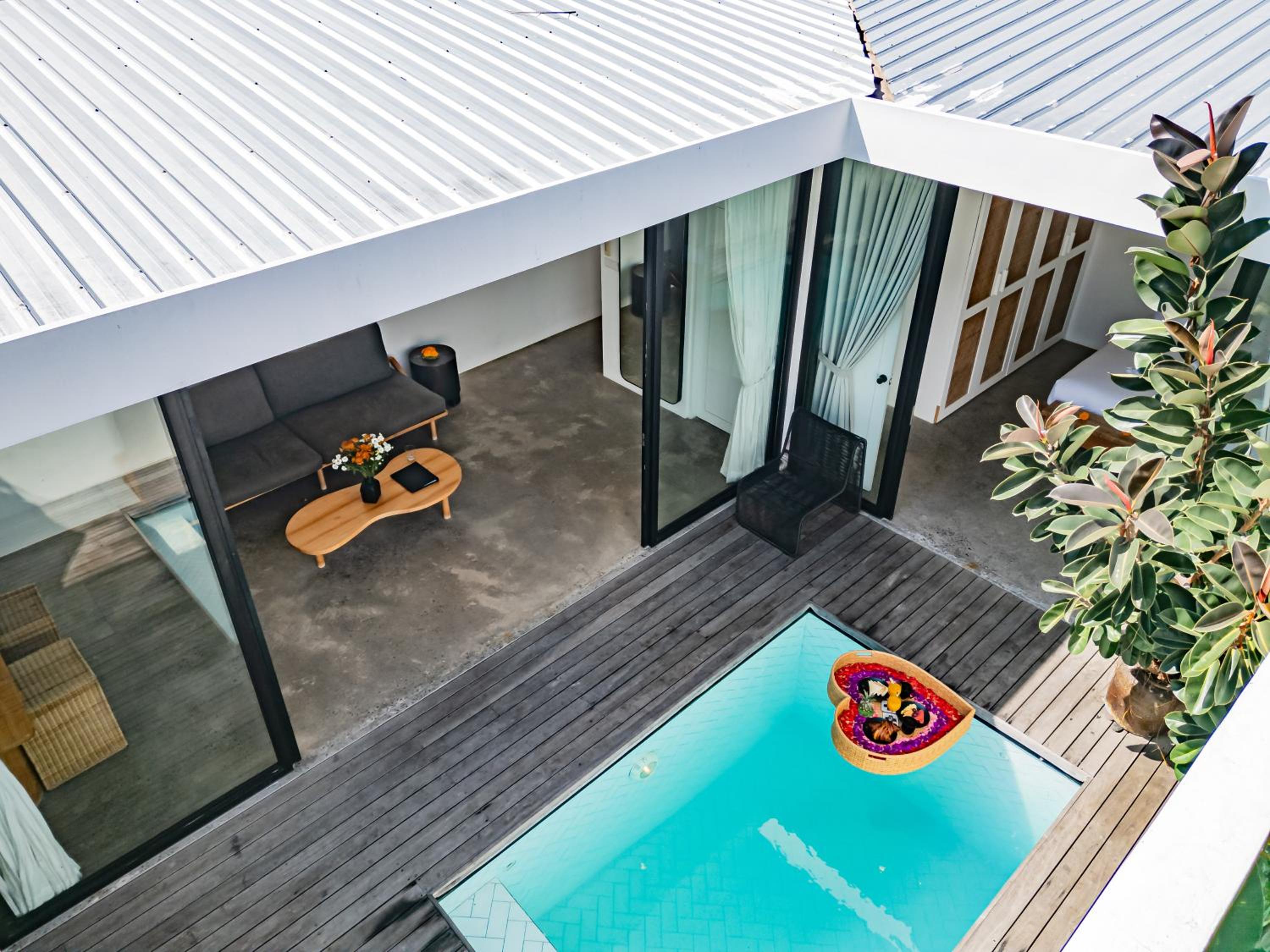 Private 1BR Pool Villa in Canggu, Closable Livingroom, 5mins Ride to Atlas Beach Club view 2