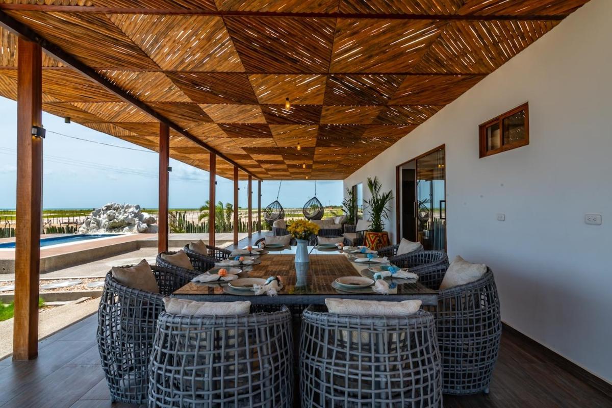 New Espectacular Villa Cabana en la playa