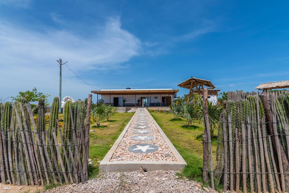 New Espectacular Villa Cabana en la playa