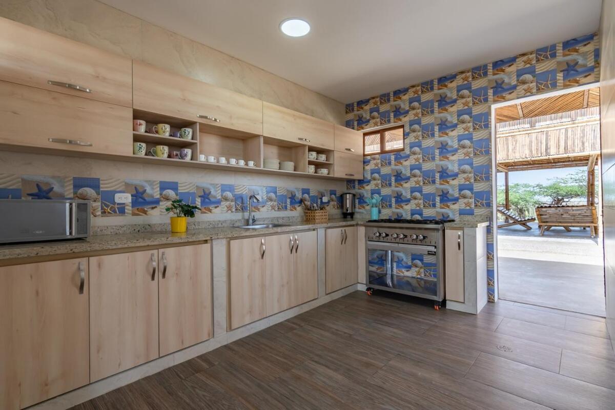 New Espectacular Villa Cabana en la playa