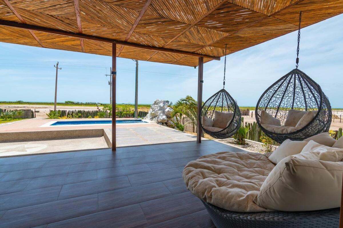 New Espectacular Villa Cabana en la playa