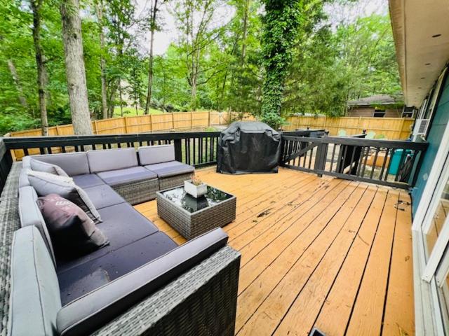 Hotel Mountain Lake Retreat - hot tub, lake, fire pit, wineries, restaurant - Image 1