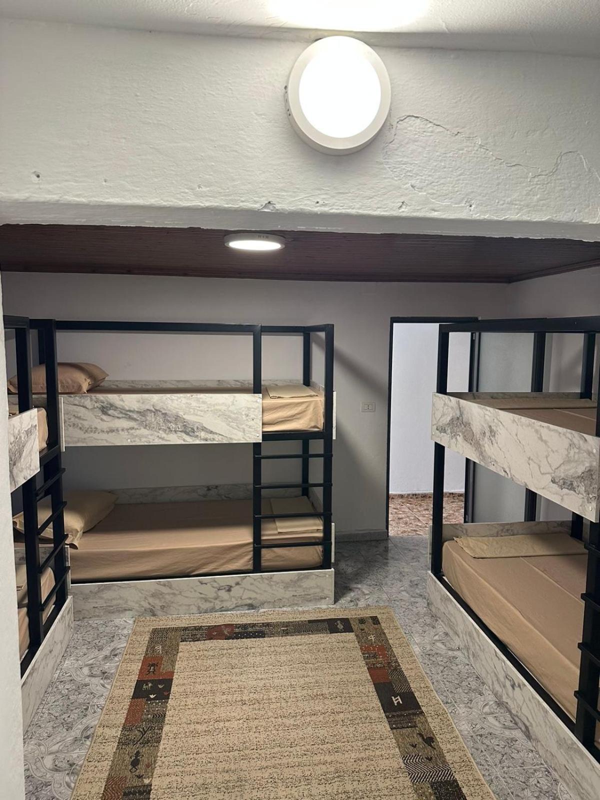 Hostel 2VB